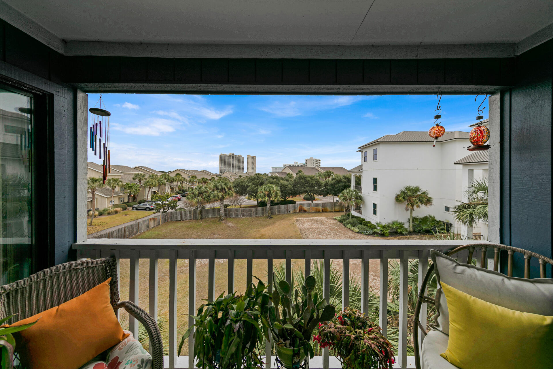 LAKEVIEW CONDO - Residential