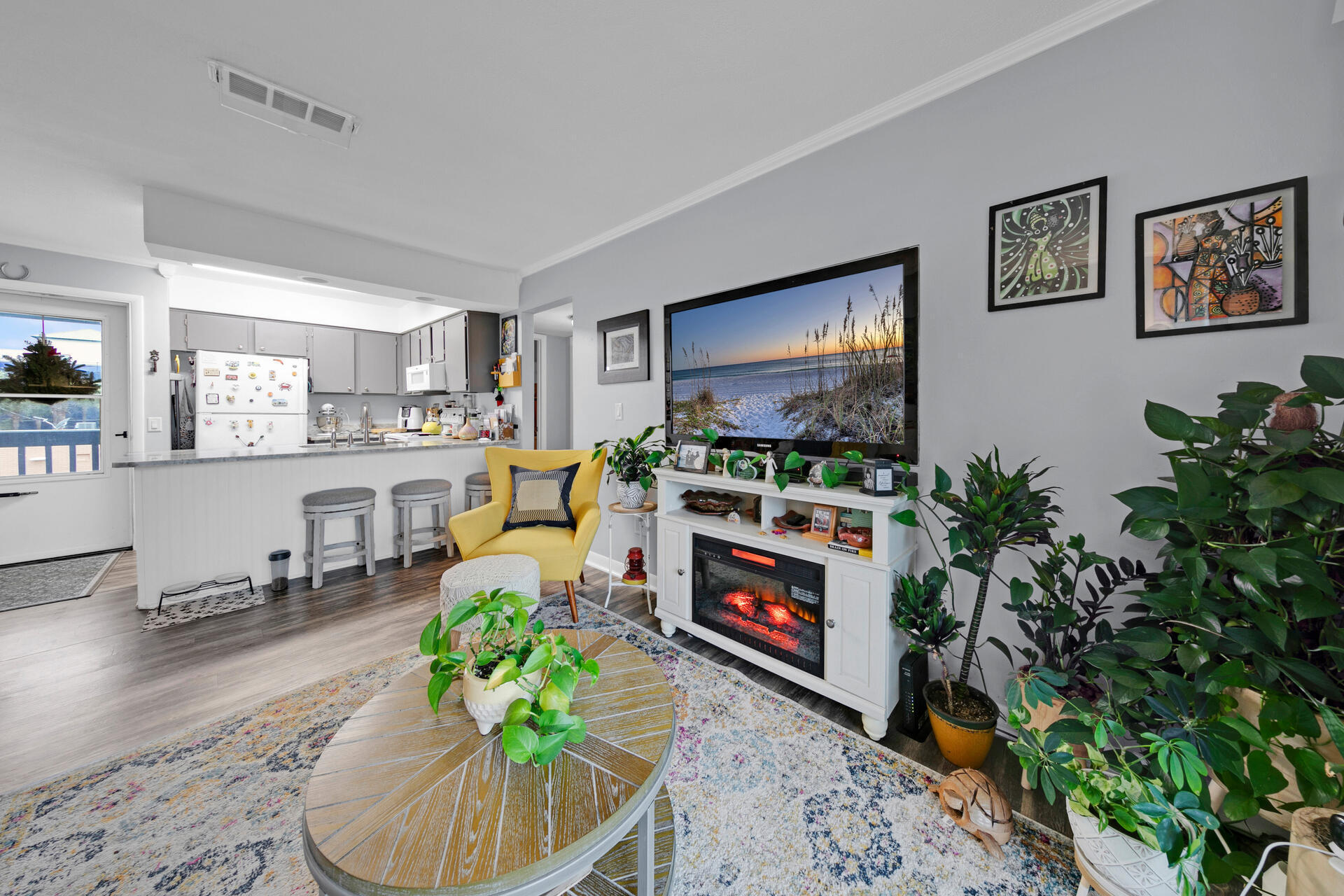 LAKEVIEW CONDO - Residential
