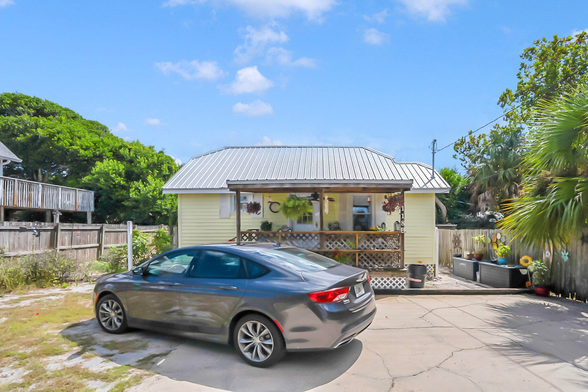 118 E Lakeshore Drive