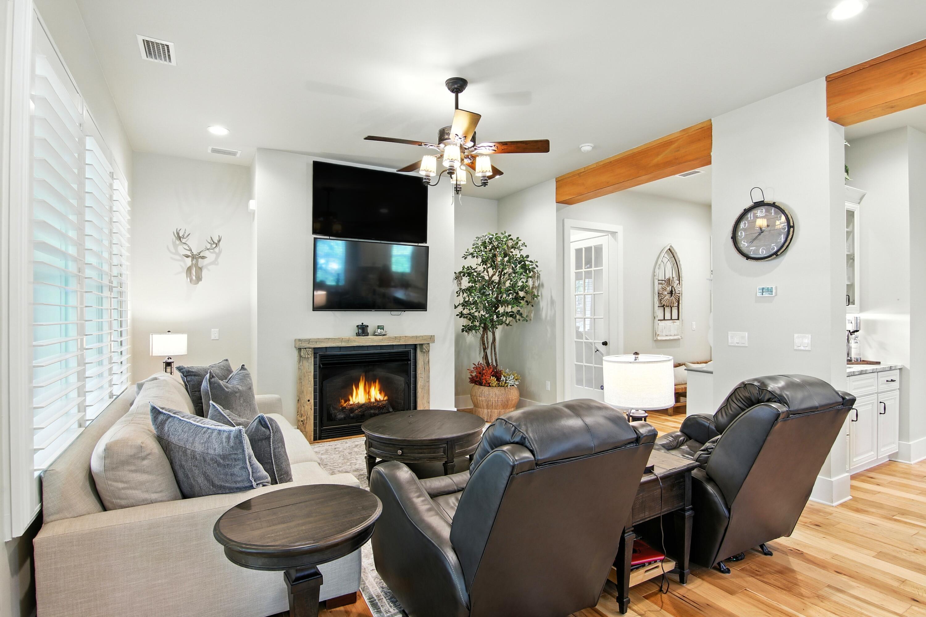 TWIN OAKS 1ST ADDN - Residential