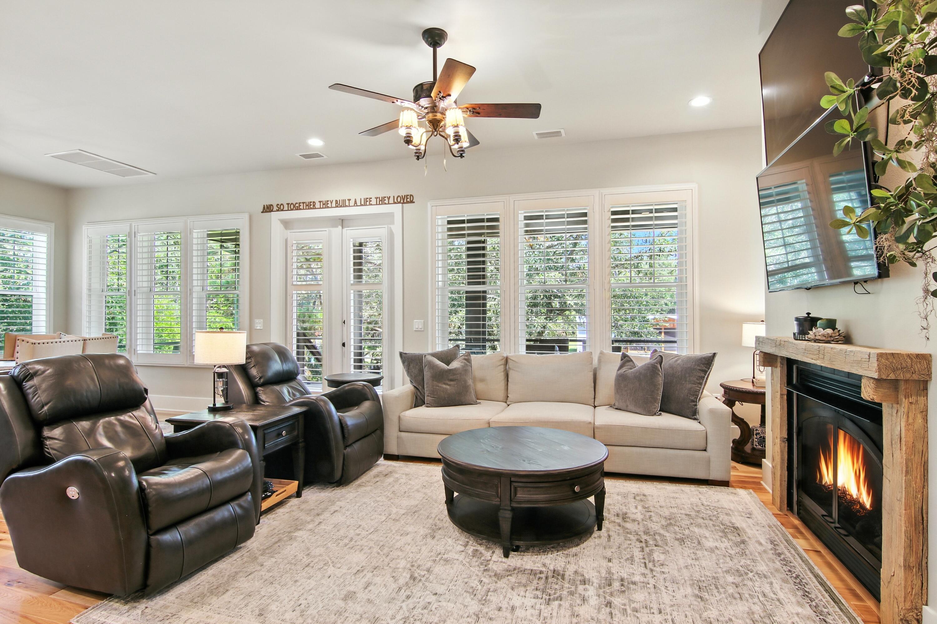 TWIN OAKS 1ST ADDN - Residential