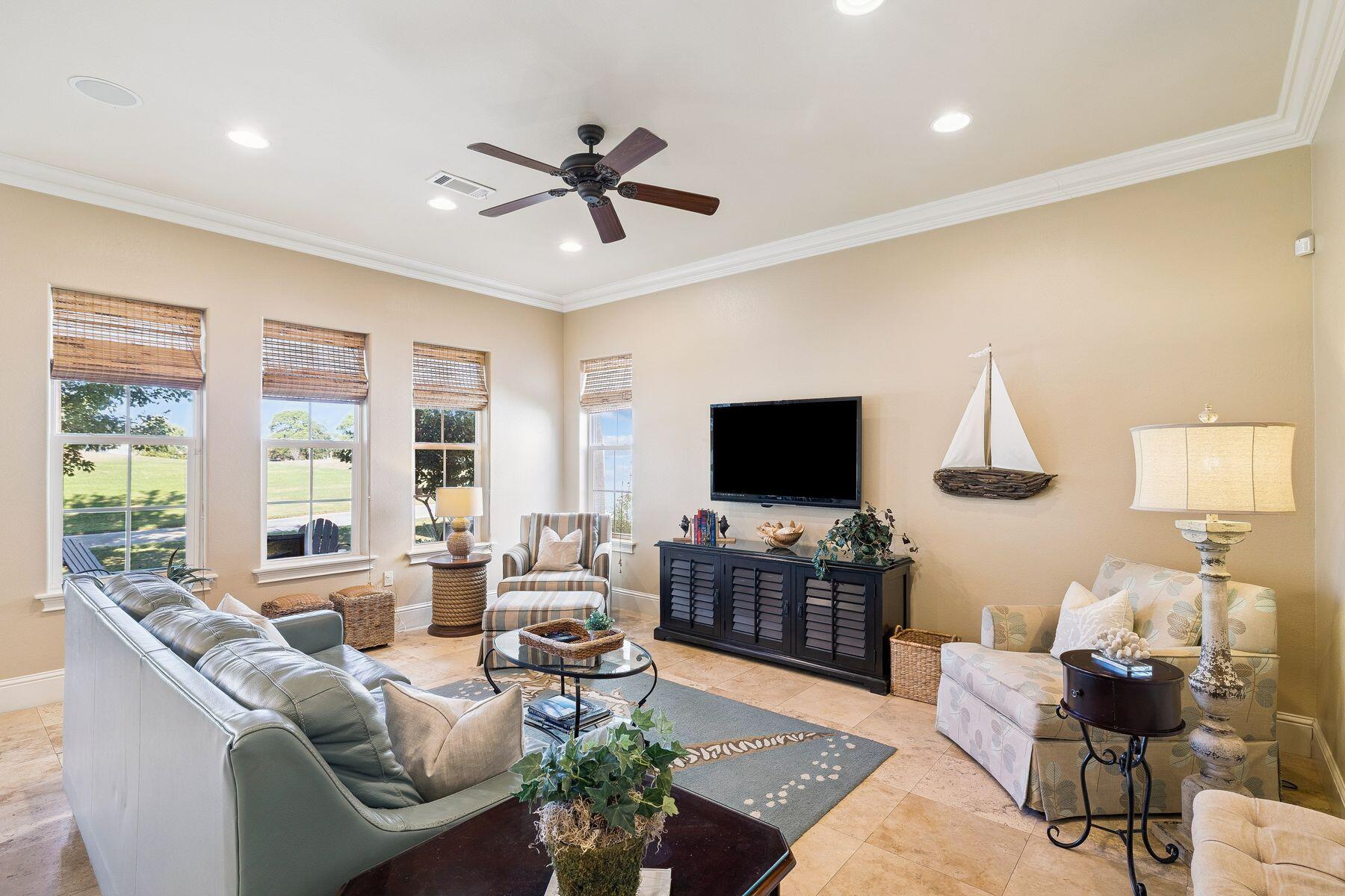 VILLA LAGO - Residential