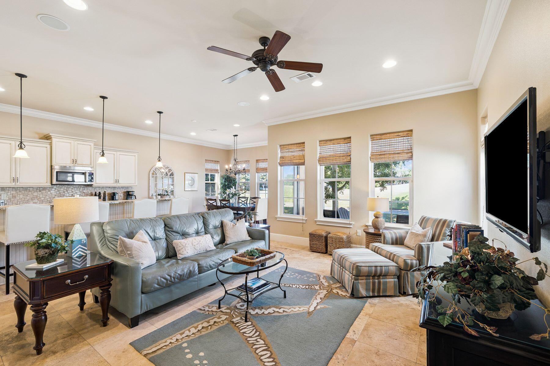 VILLA LAGO - Residential