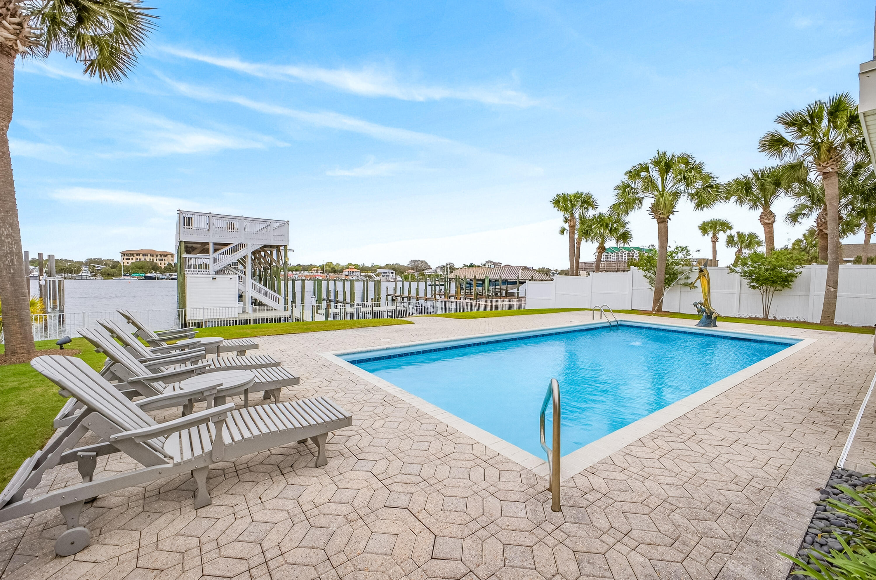 HOLIDAY ISLE - Residential