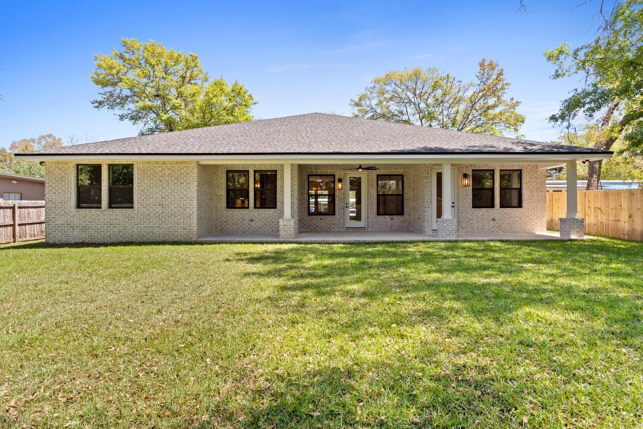 ELLIOTTS POINT 7TH ADDN - Residential