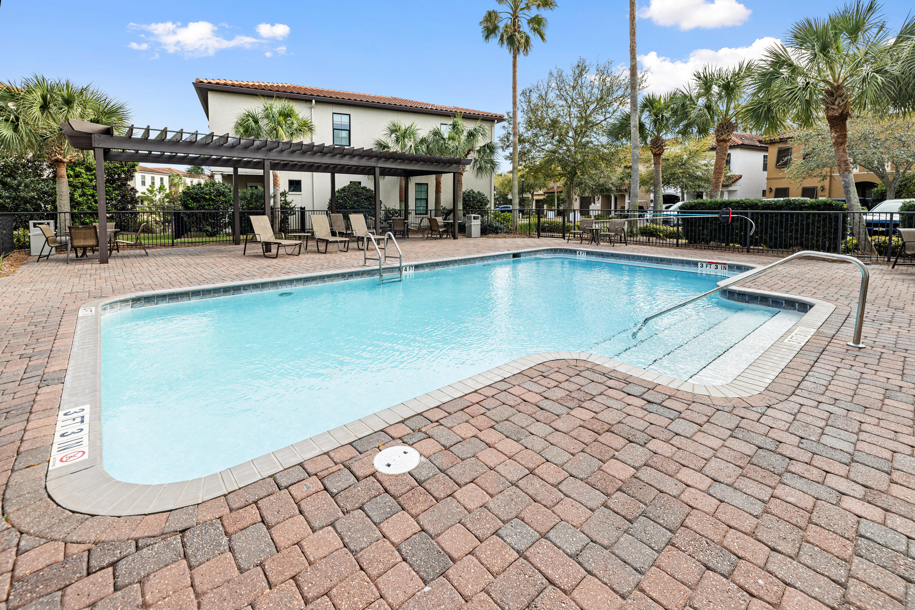 VILLA LAGO - Residential