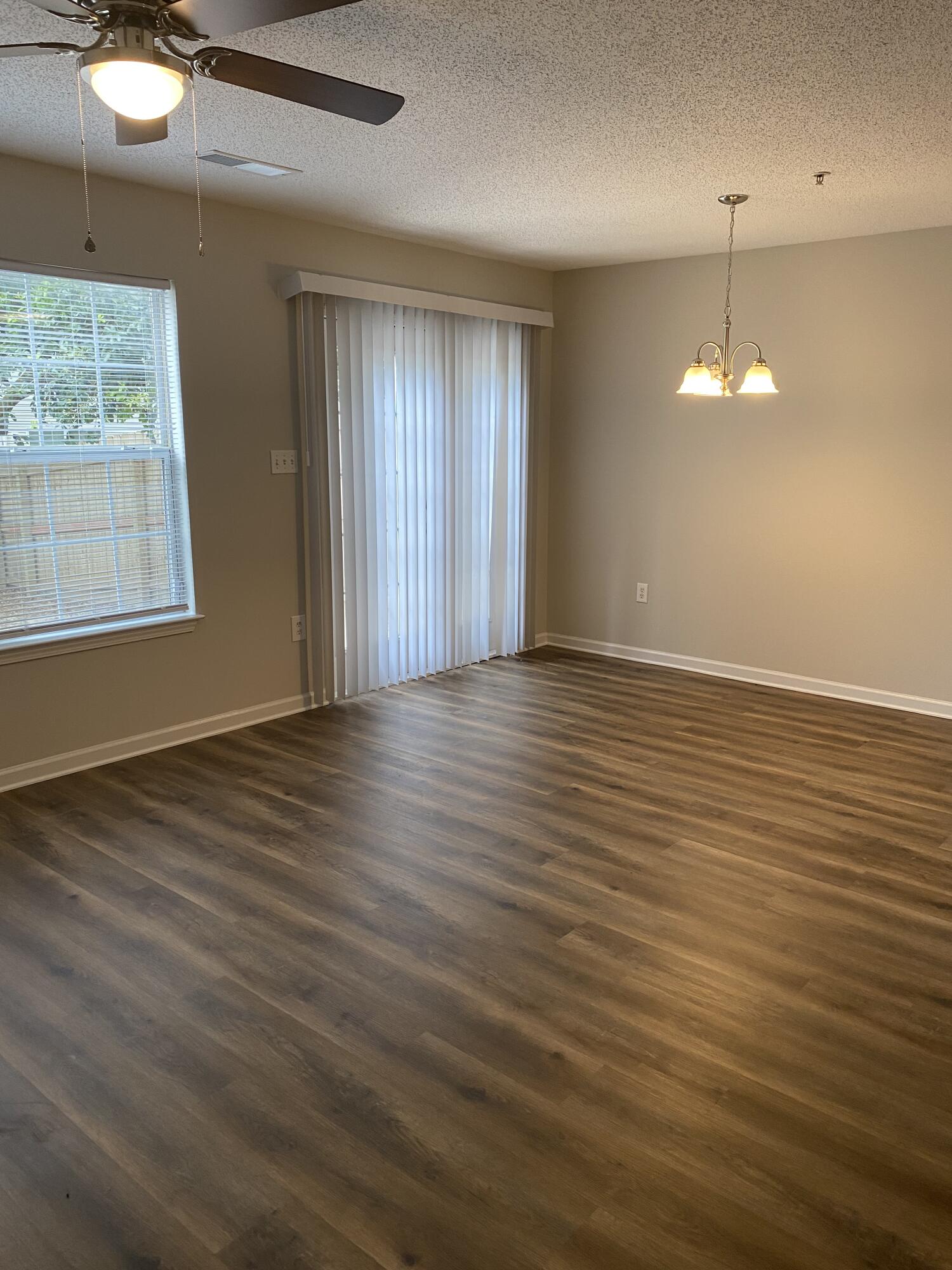 ROLLING PINES - Residential