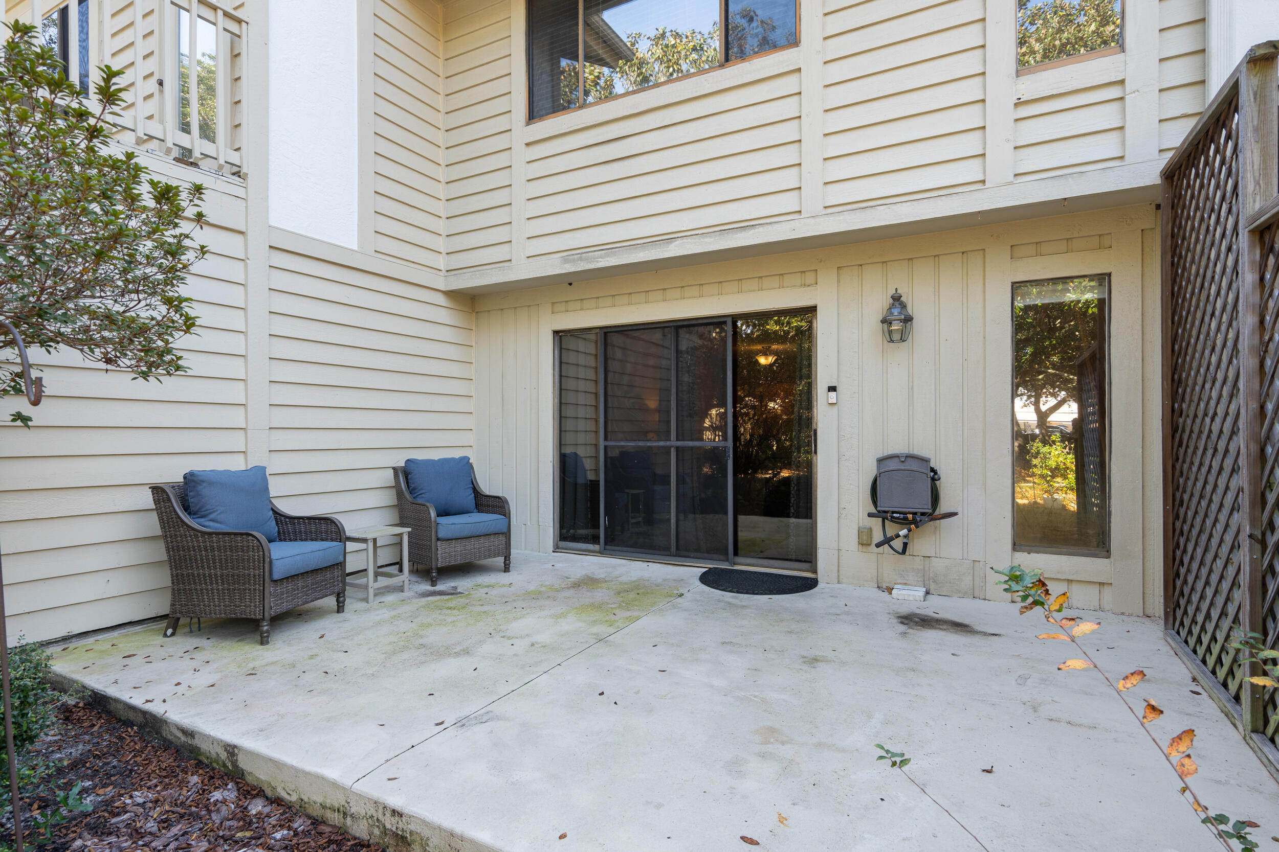 MAGNOLIA BAY CLUB T/H PH I UNIT 104 - Residential