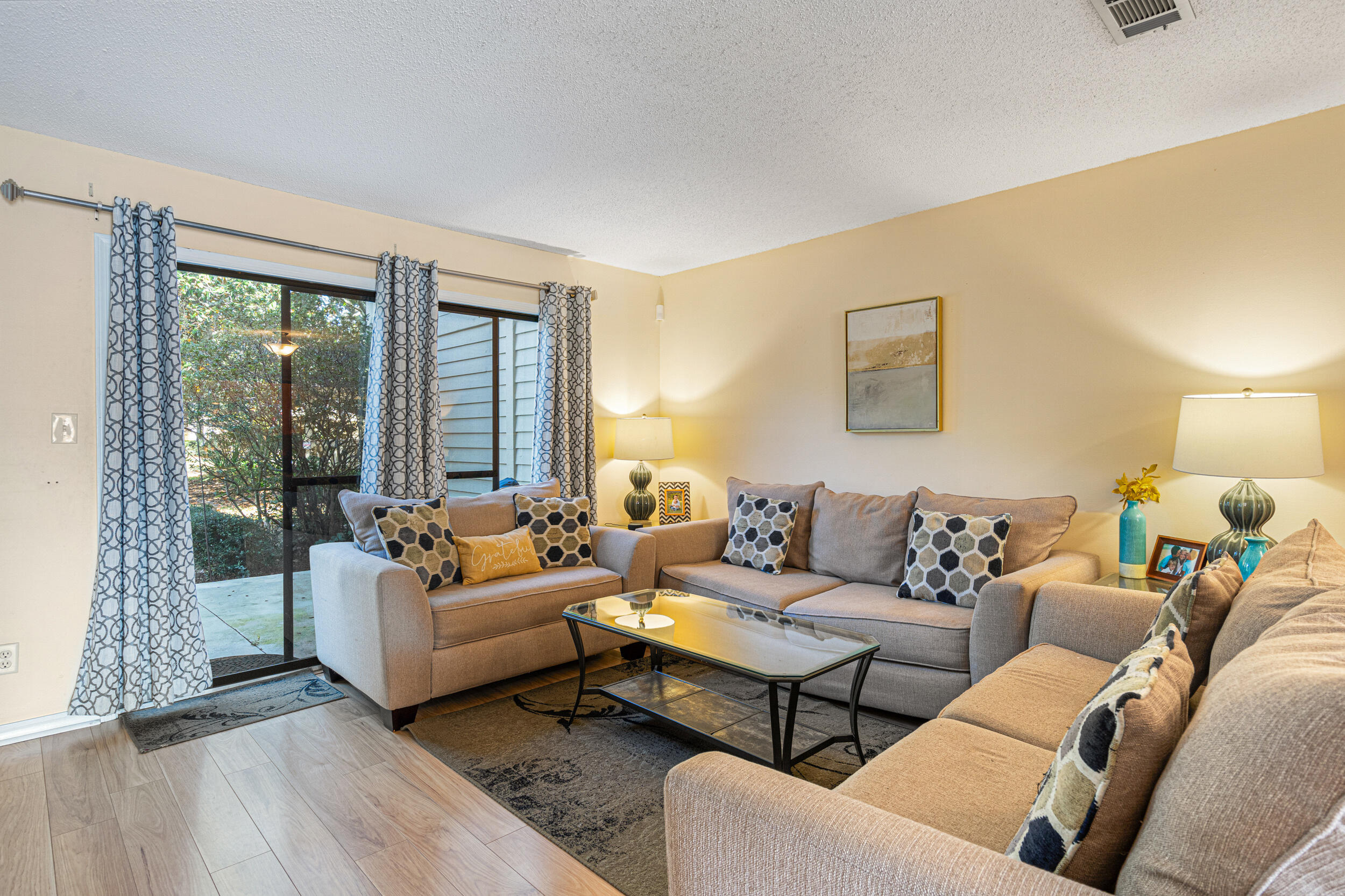 MAGNOLIA BAY CLUB T/H PH I UNIT 104 - Residential