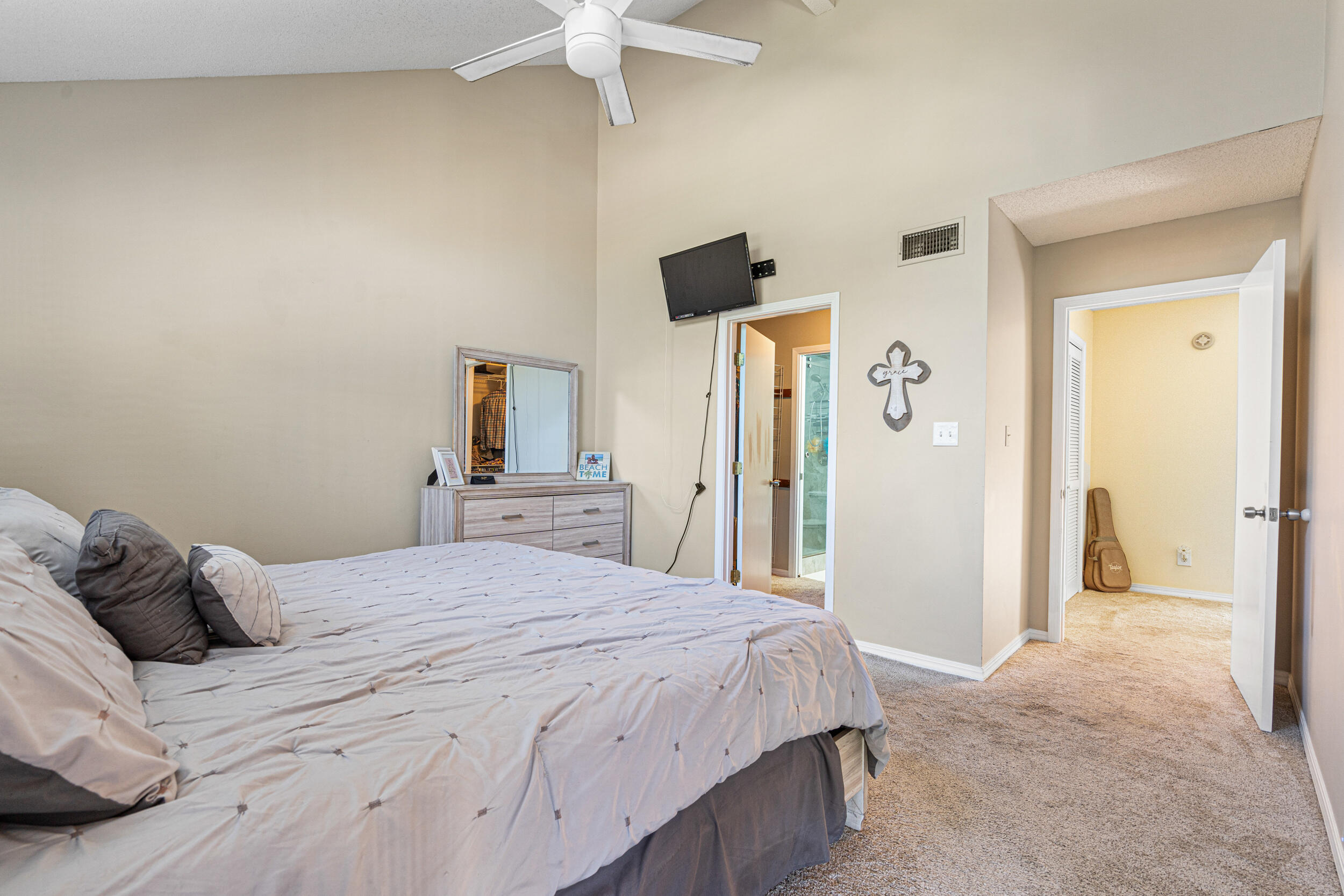 MAGNOLIA BAY CLUB T/H PH I UNIT 104 - Residential