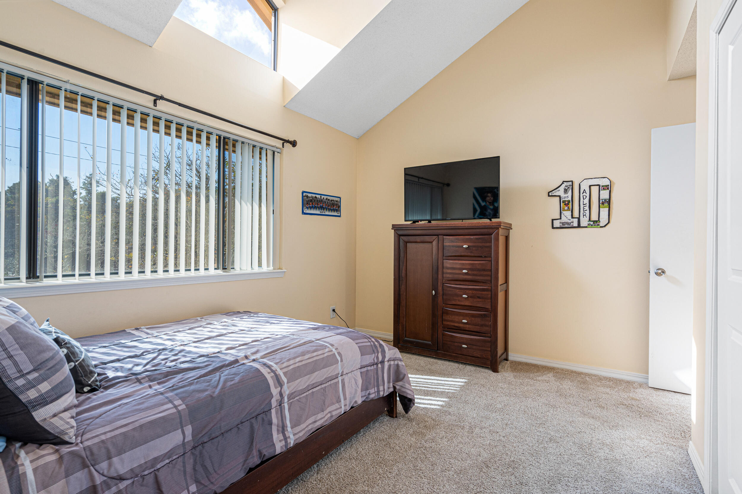 MAGNOLIA BAY CLUB T/H PH I UNIT 104 - Residential