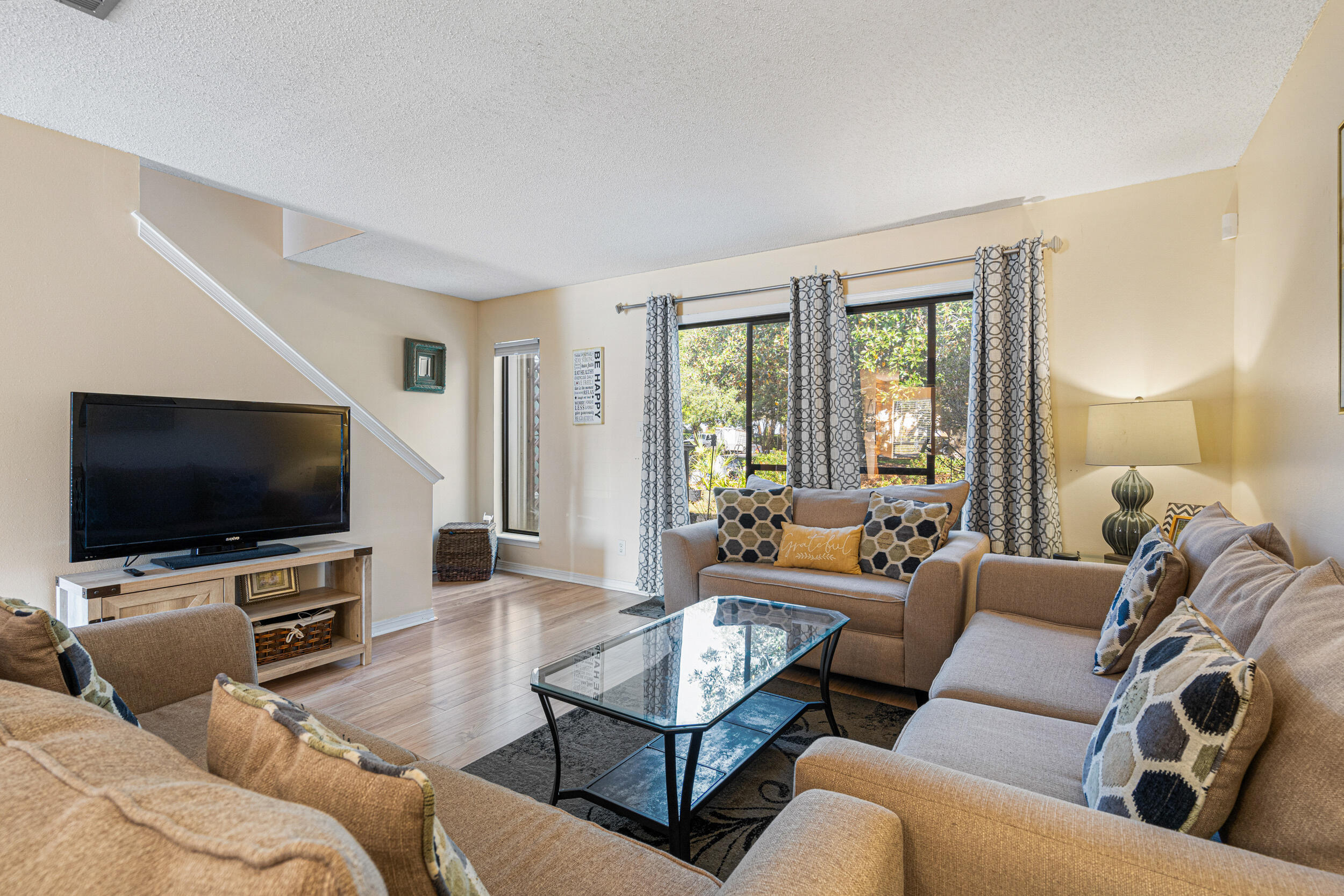 MAGNOLIA BAY CLUB T/H PH I UNIT 104 - Residential