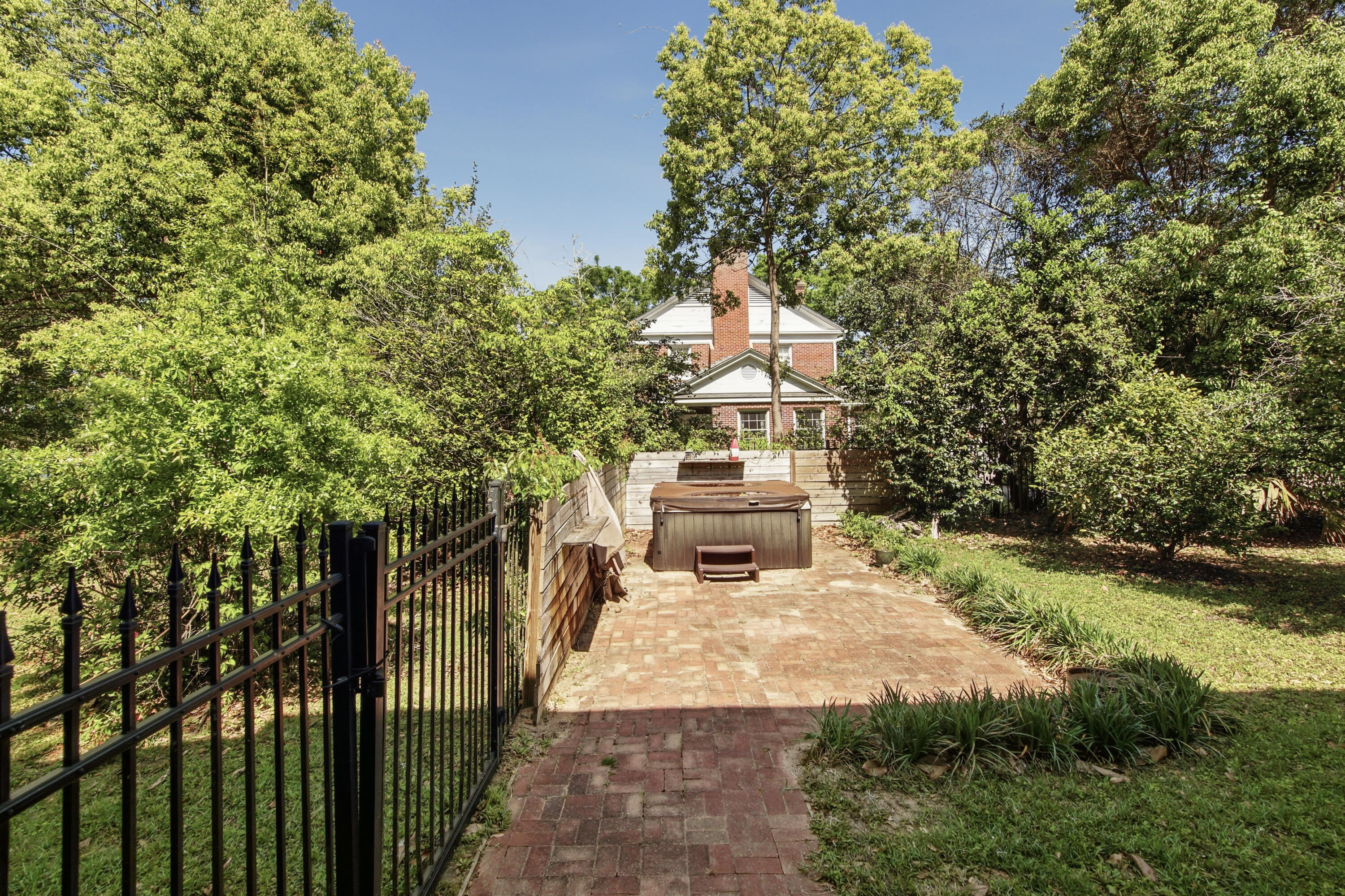 TOWN OF DEFUNIAK SPRINGS - Residential