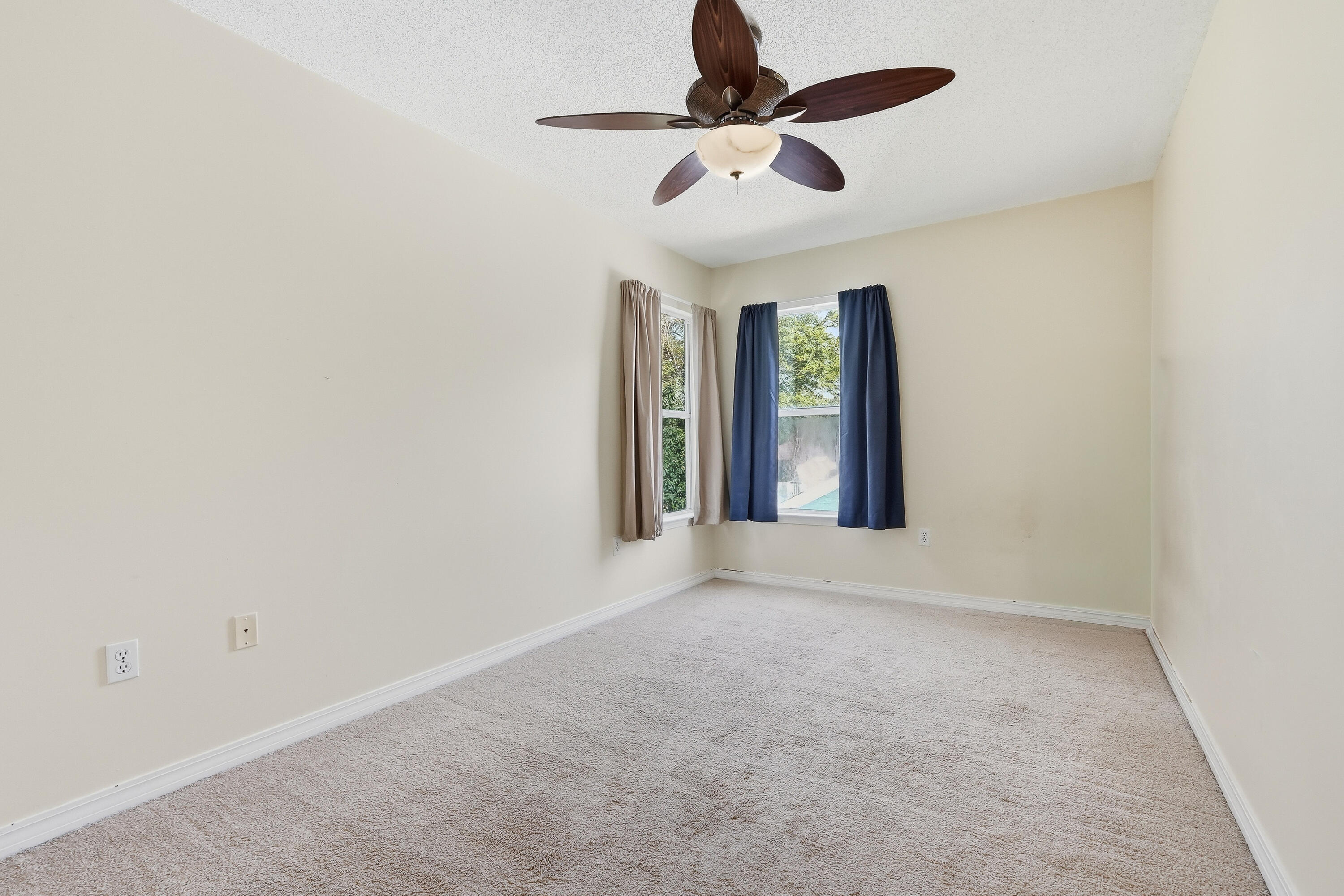 VALPARAISO PINECREST 6 - Residential