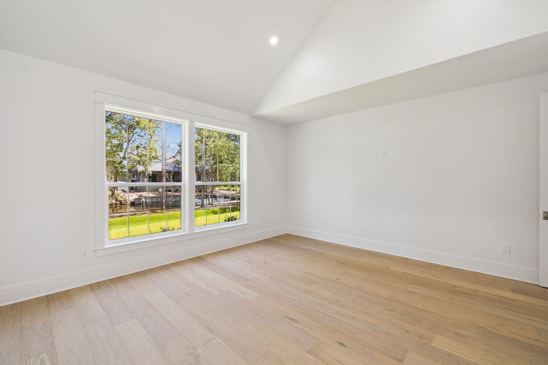 EAGLE BAY - Residential