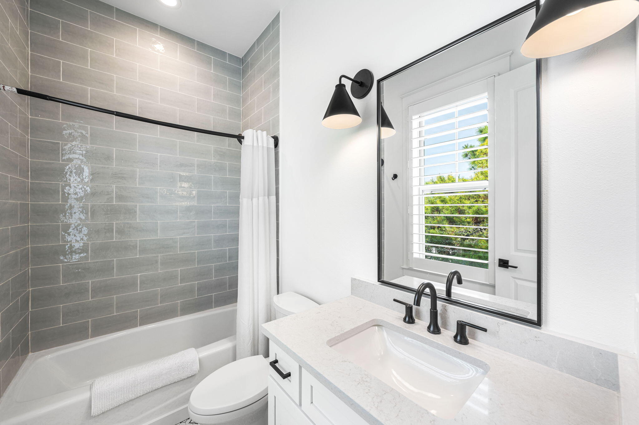 COTTAGES AT EASTERN LAKE - Residential