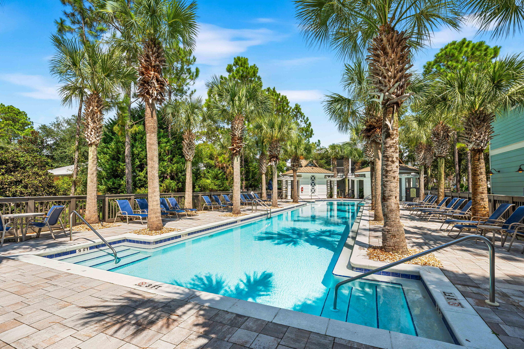 COTTAGES AT EASTERN LAKE - Residential