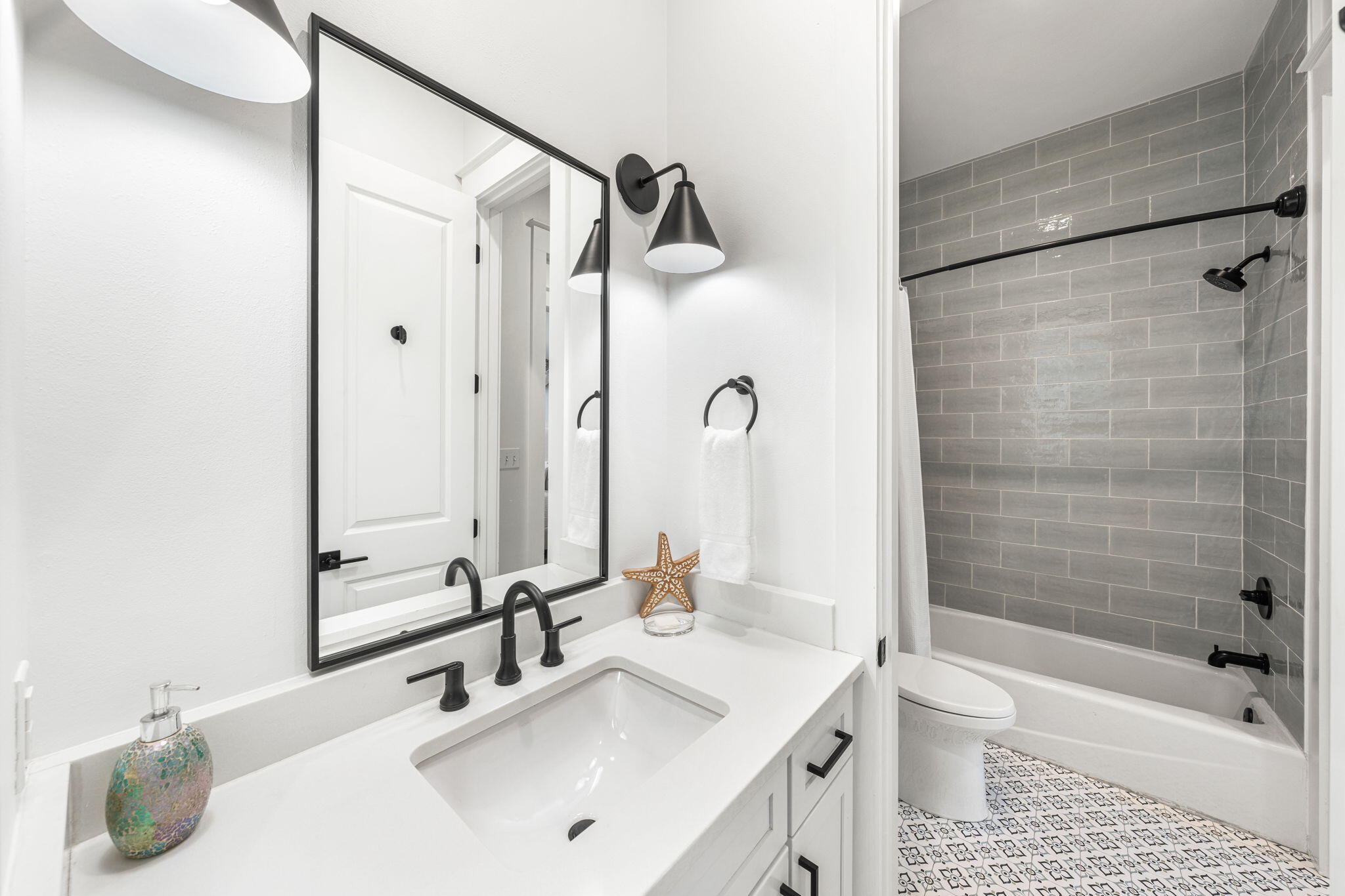 COTTAGES AT EASTERN LAKE - Residential