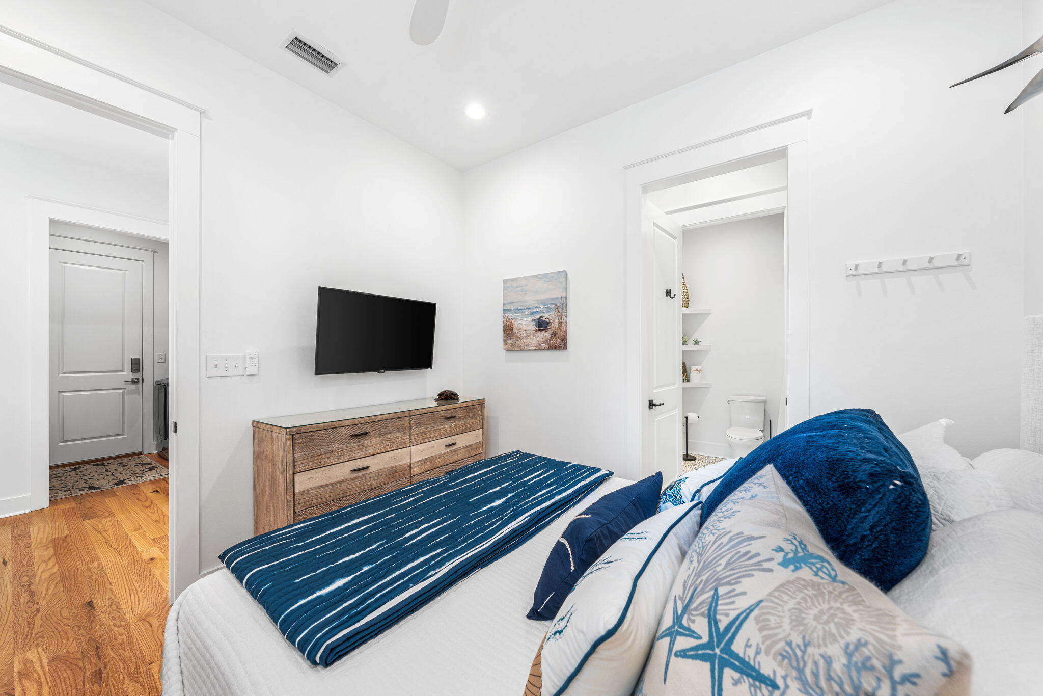 COTTAGES AT EASTERN LAKE - Residential