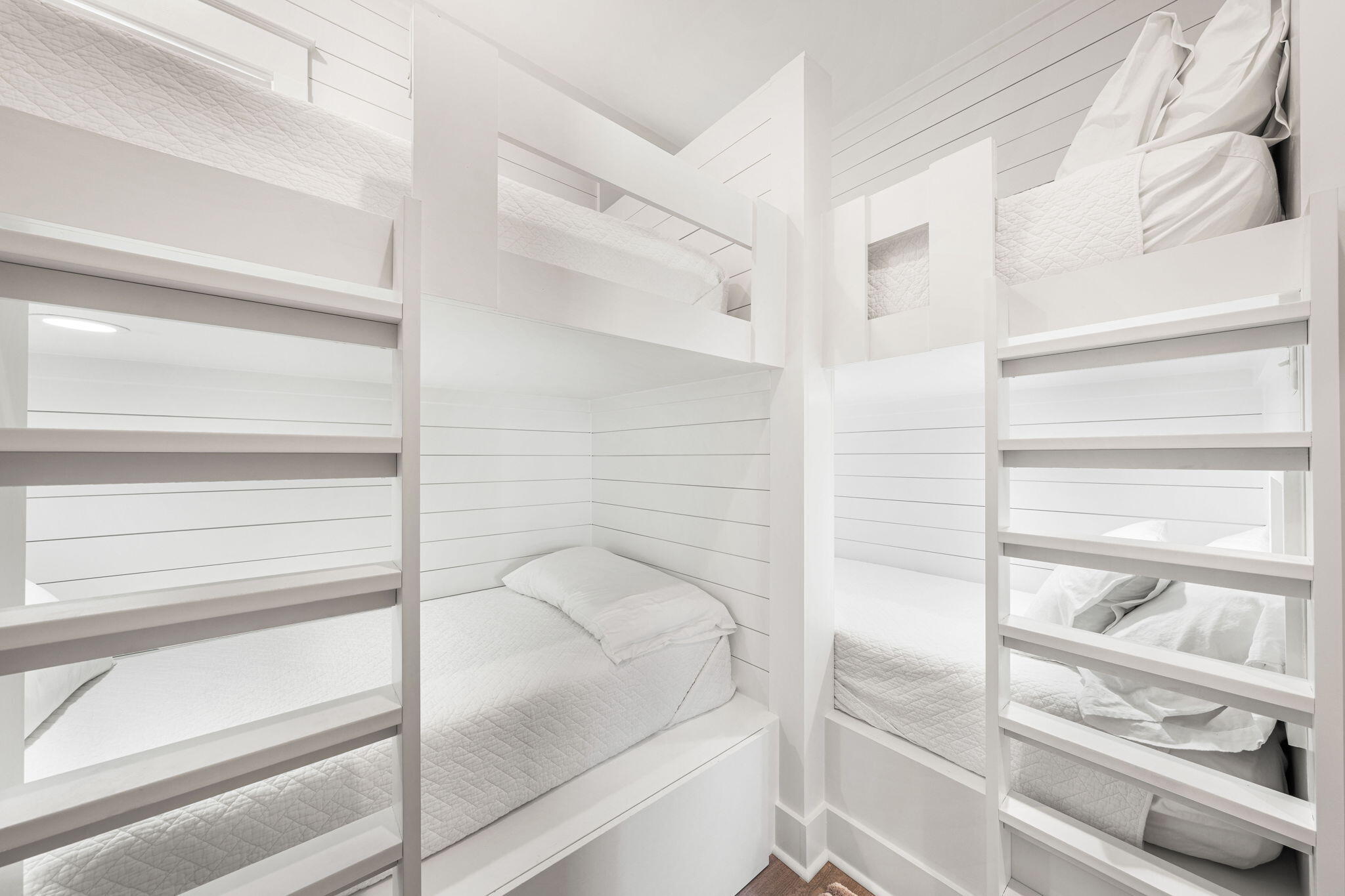 COTTAGES AT EASTERN LAKE - Residential