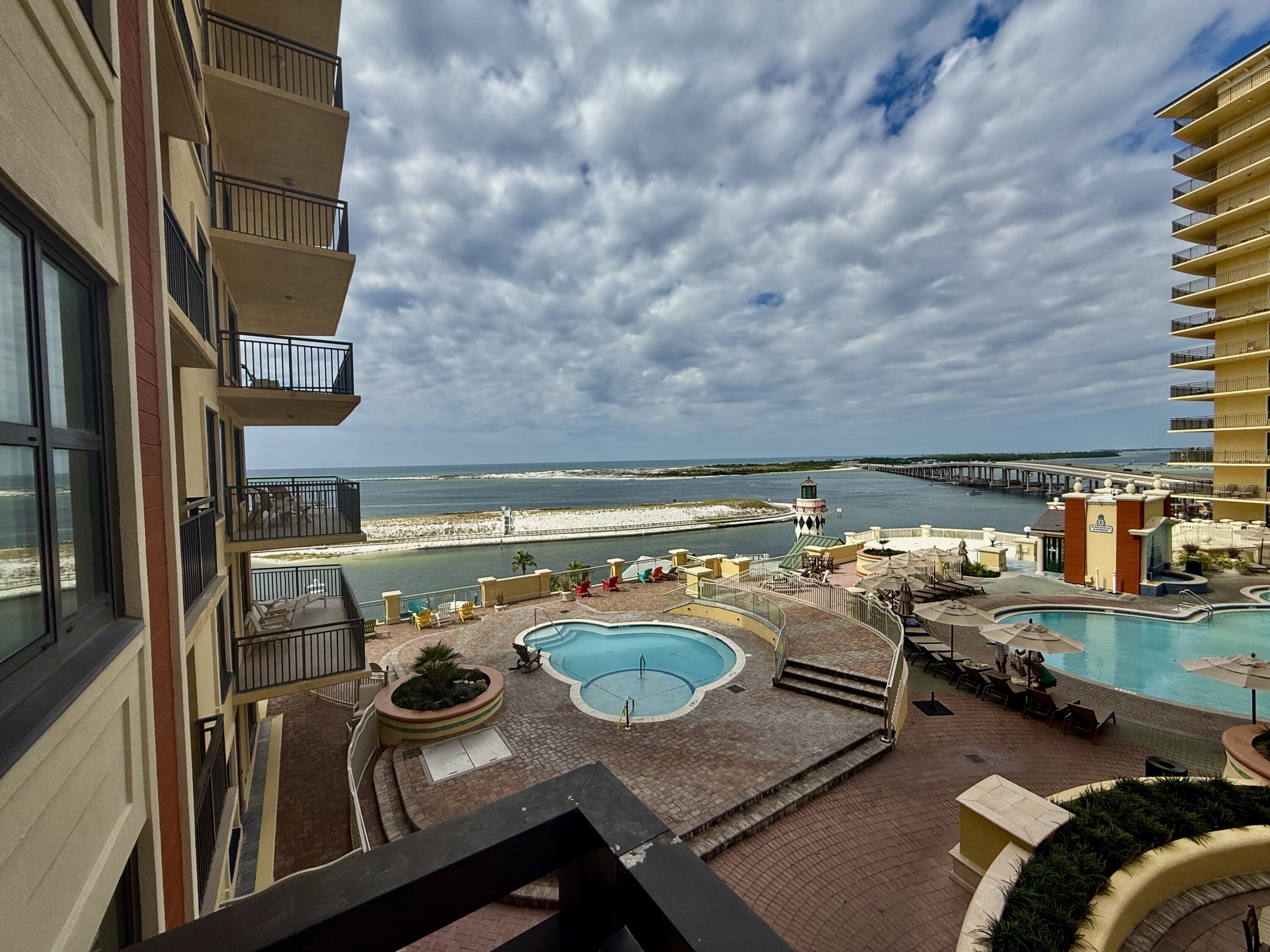 EMERALD GRANDE - Residential