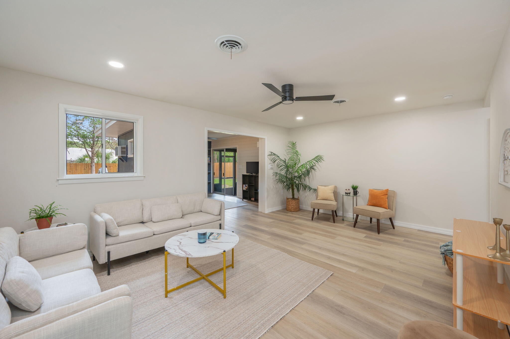 COLONIAL ESTATES - Residential