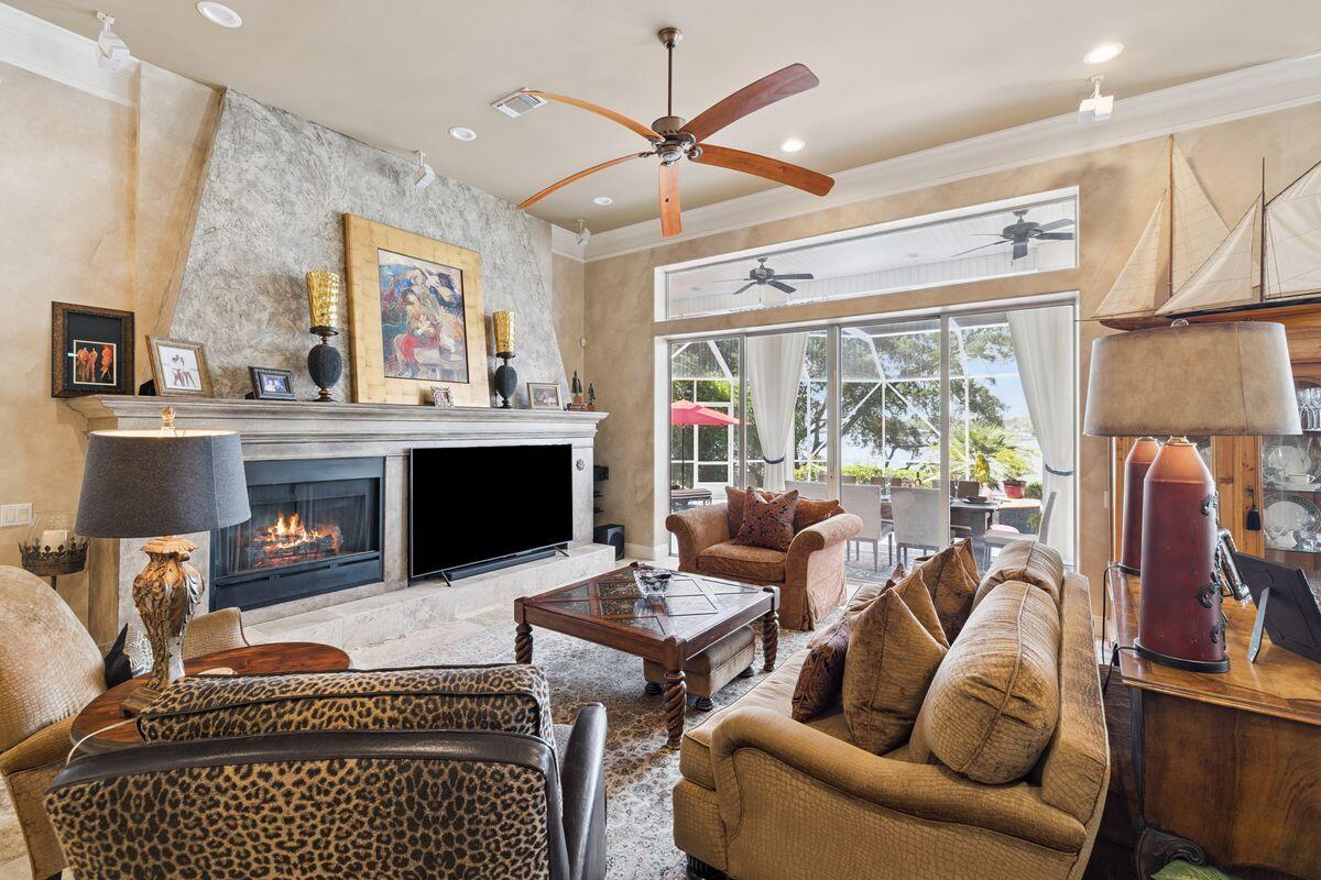 RESUB OF KELLYS ADD TO DESTIN PARTS OF LOTS 1-3 BLK 6 - Residential