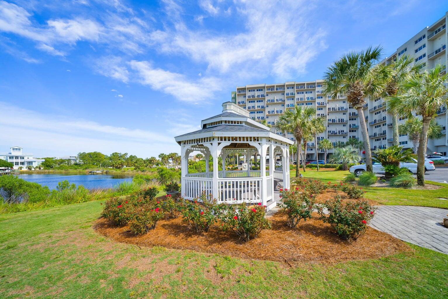 PINNACLE PORT PHASE I - Residential