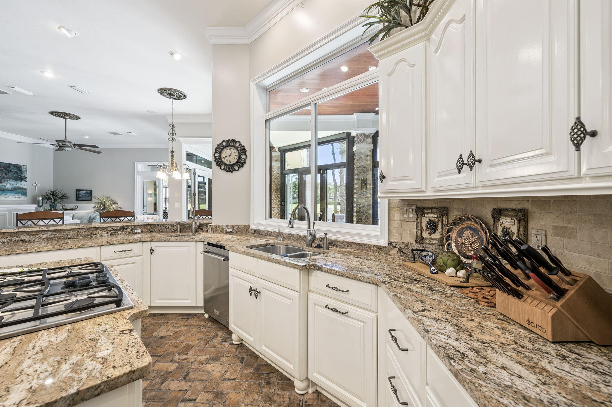 BURNT PINE - Residential