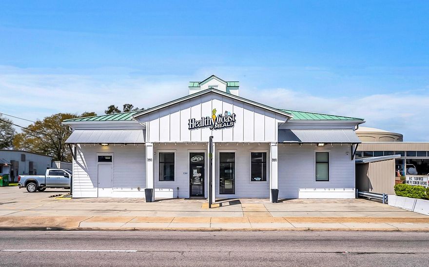 Available for lease- 4300 sf turnkey catering facility located in Fort Walton Beach FL. This property was totally renovated in 2021 and could easily be converted to a restaurant space. The building features:
concrete block construction, standing seam metal roof, 3 phase power and 32 tons of HVAC. All attached equipment is included in the sale of the property. The average daily traffic count for 350 Eglin Parkway is 42,000 vehicles per day and this property provides 26 parking spaces with an additional 18
overflow parking spaces. Permanently attached equipment is included in the sale, additional equipment may be purchased for an additional $150,000