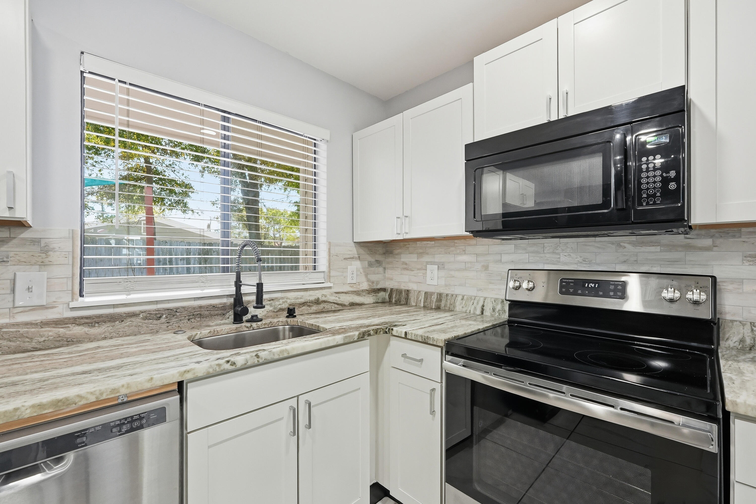 MARY ESTHER HEIGHTS - Residential