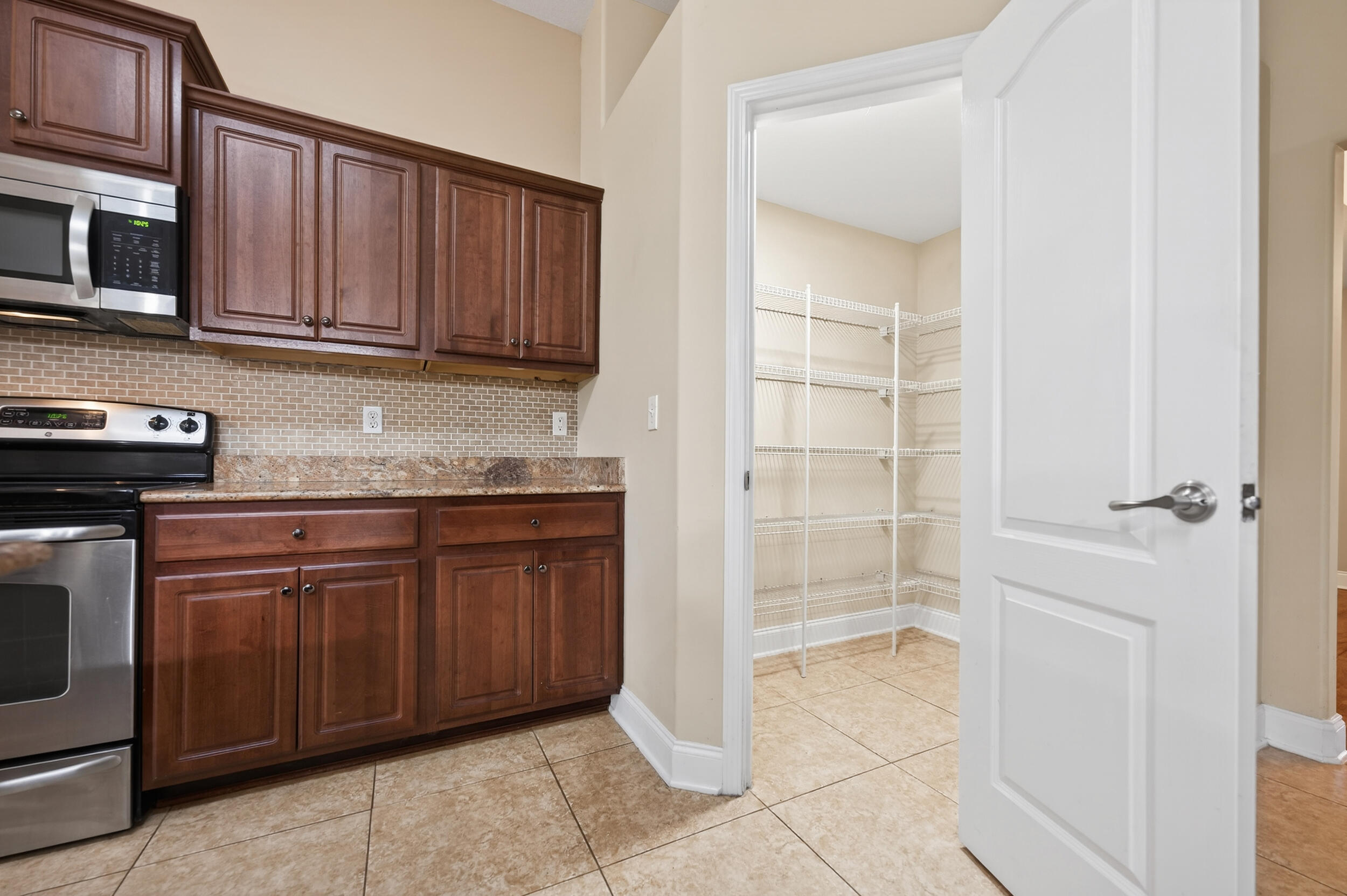 BROWNSTONE MANOR - Residential