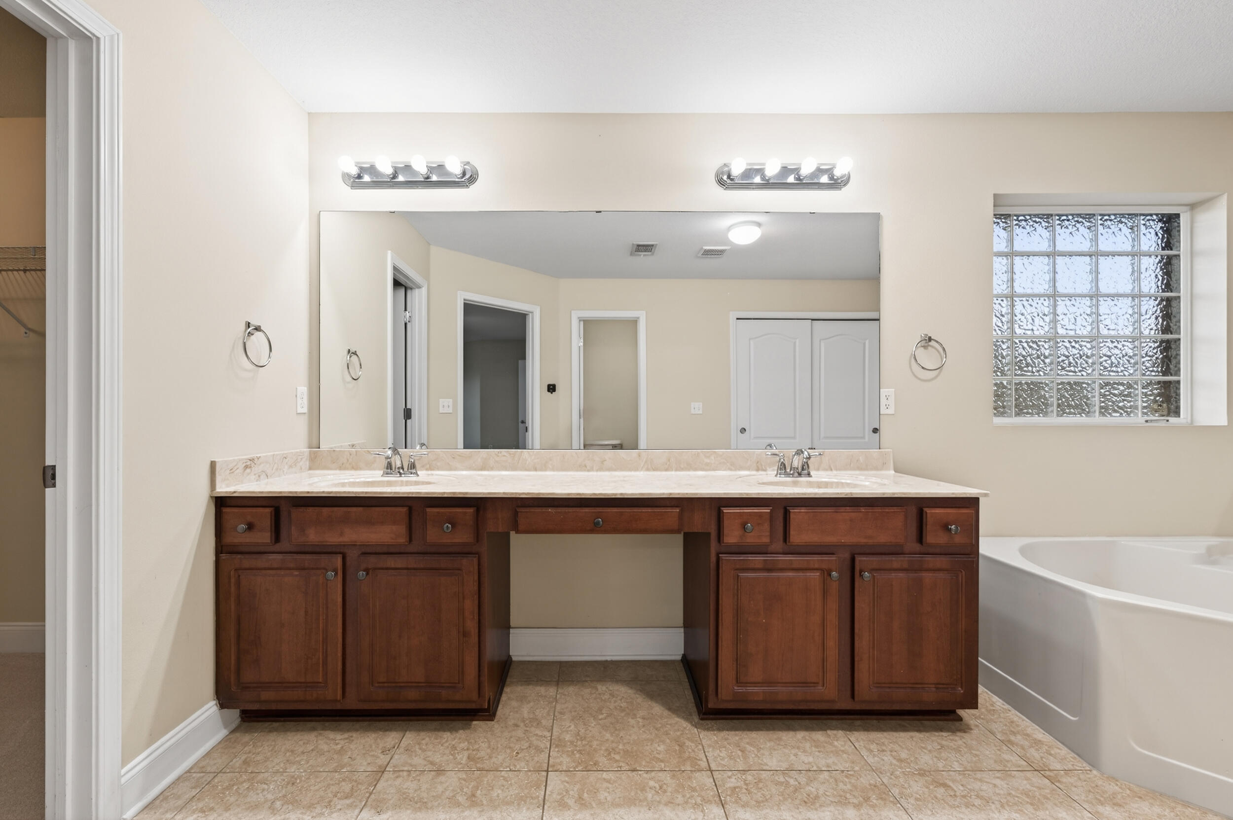 BROWNSTONE MANOR - Residential