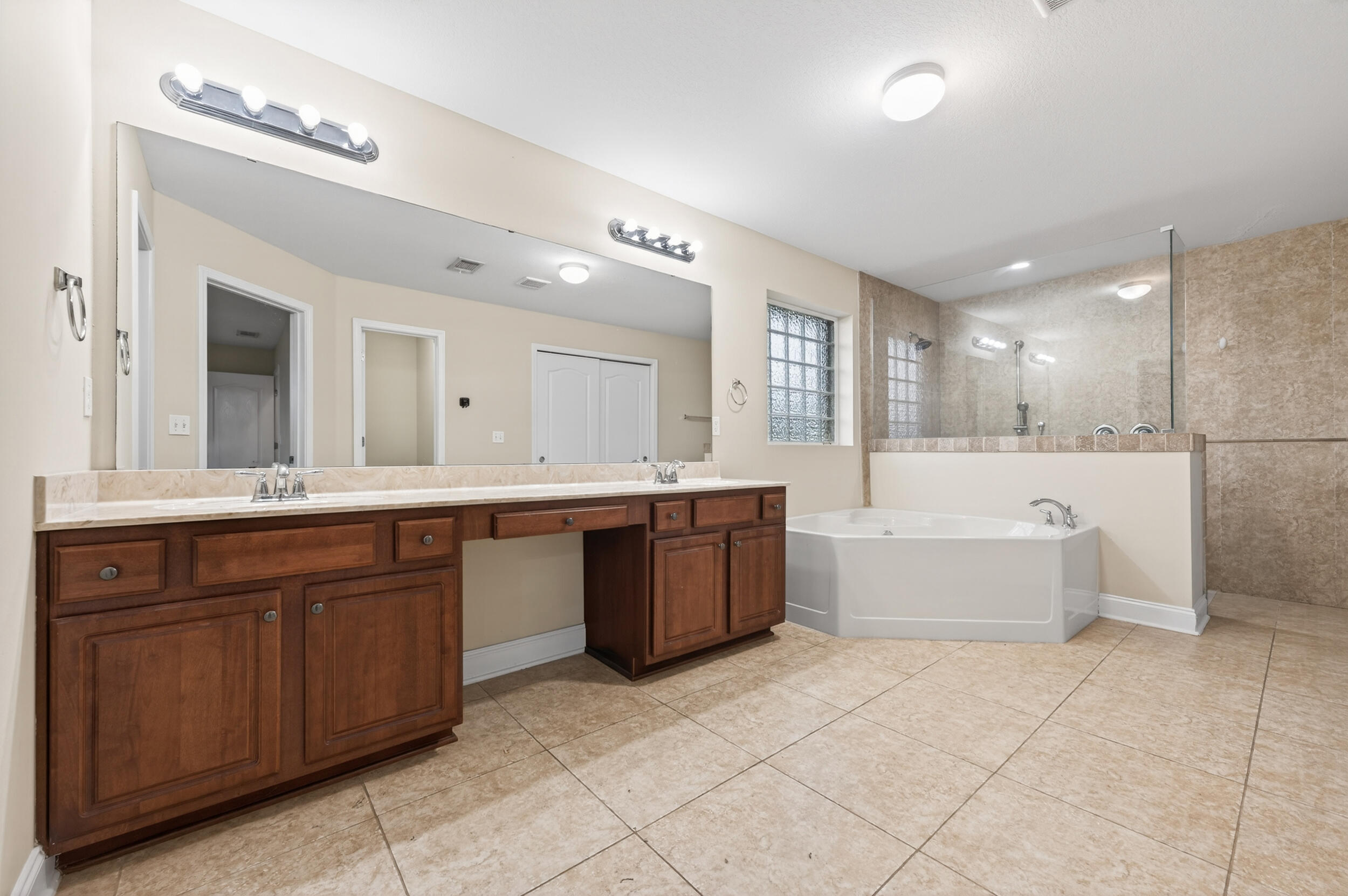 BROWNSTONE MANOR - Residential