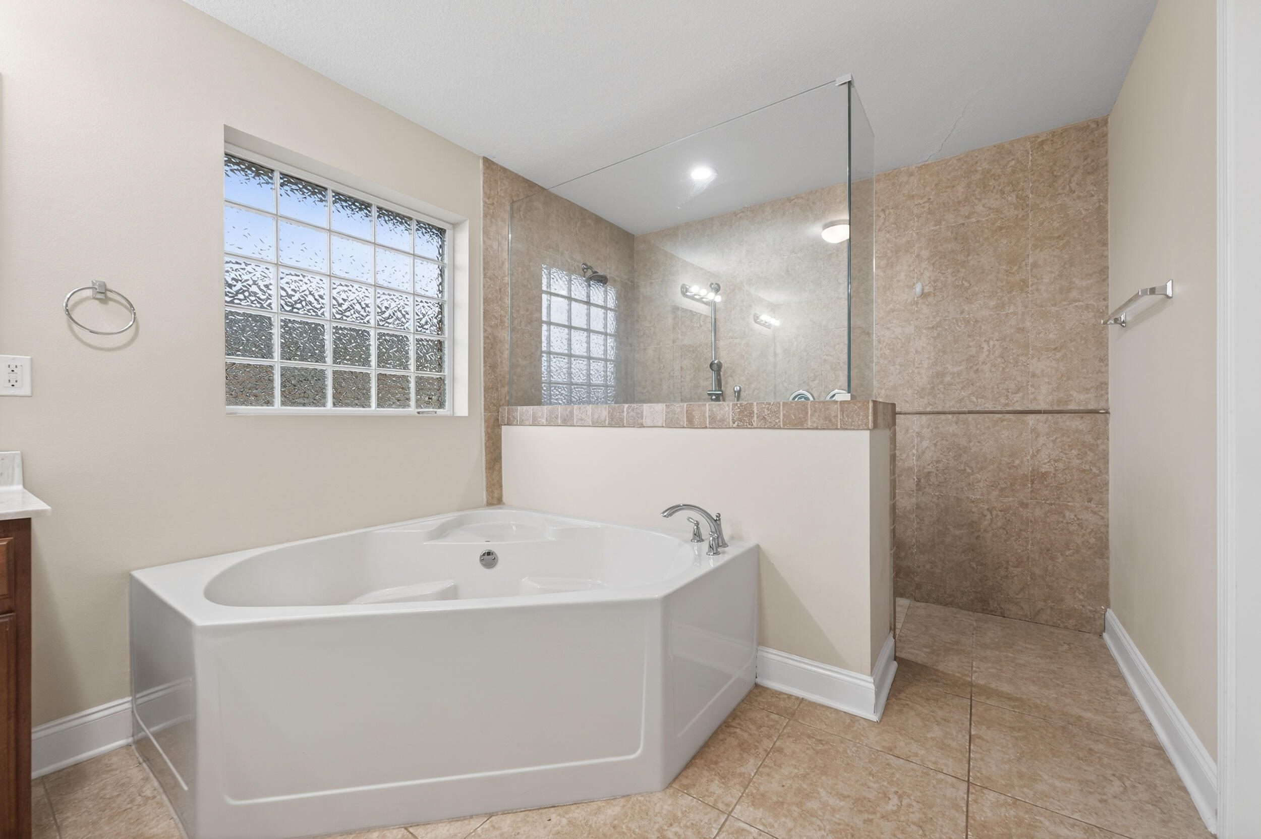 BROWNSTONE MANOR - Residential