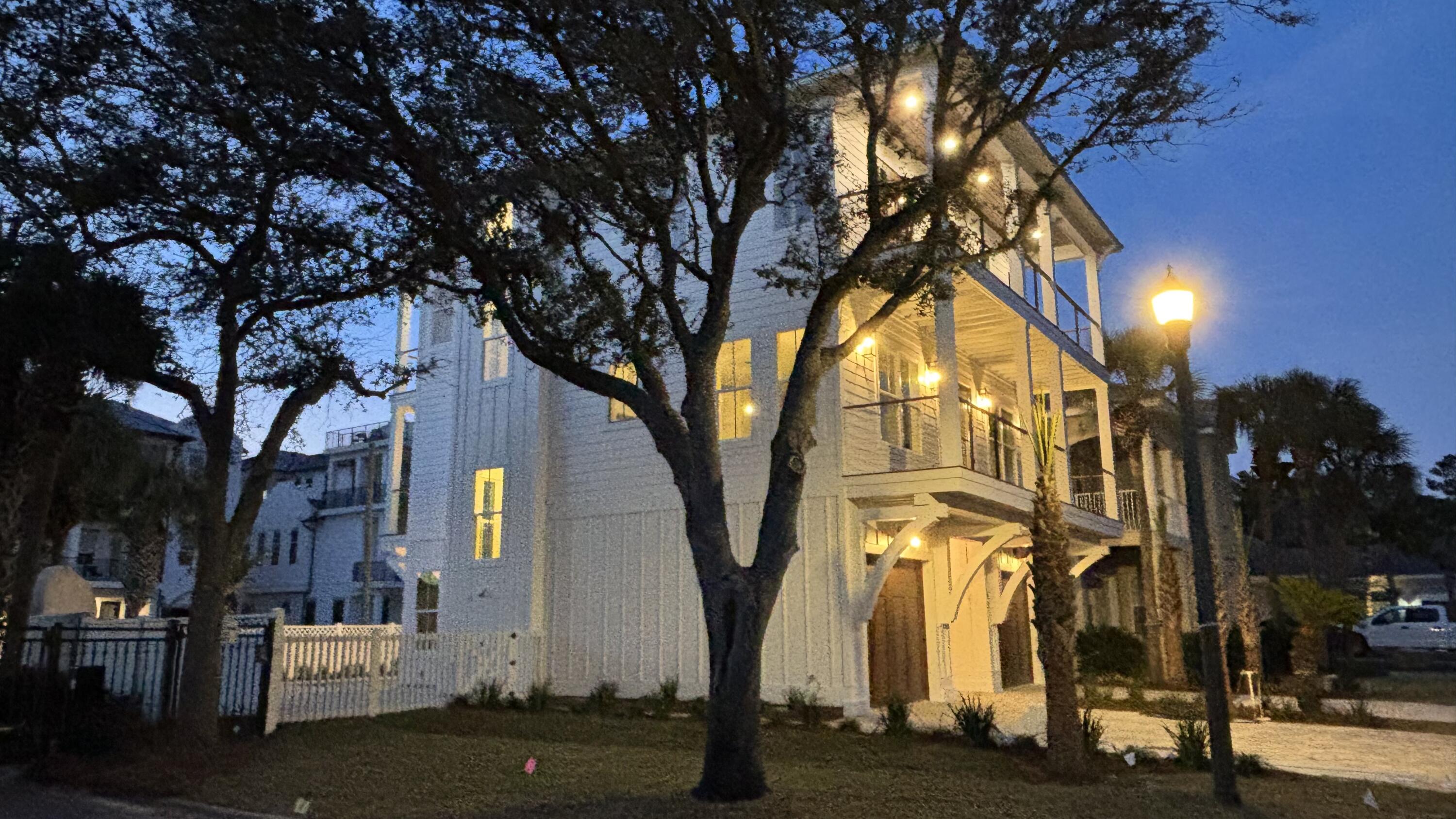 EMERALD WATERS VILLAGE - Residential