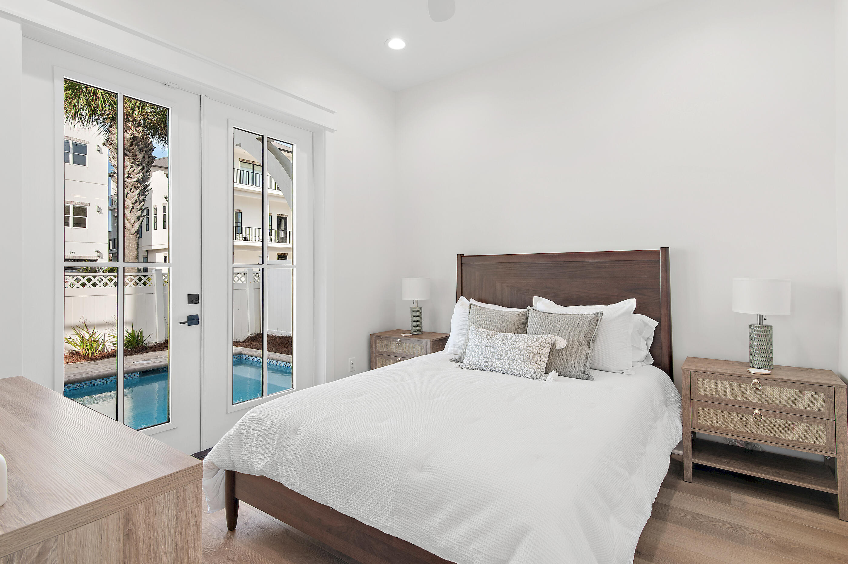 EMERALD WATERS VILLAGE - Residential