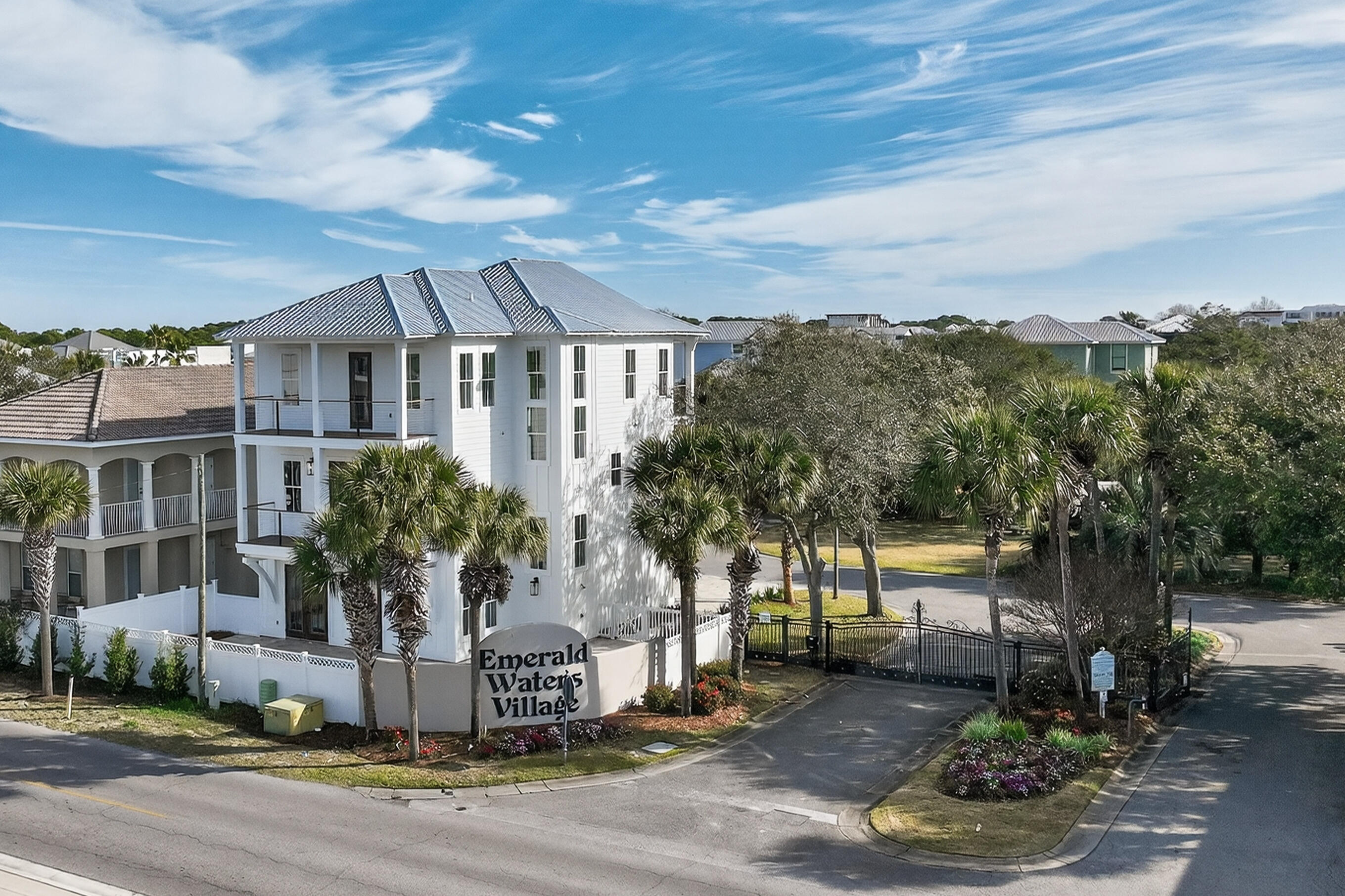 EMERALD WATERS VILLAGE - Residential