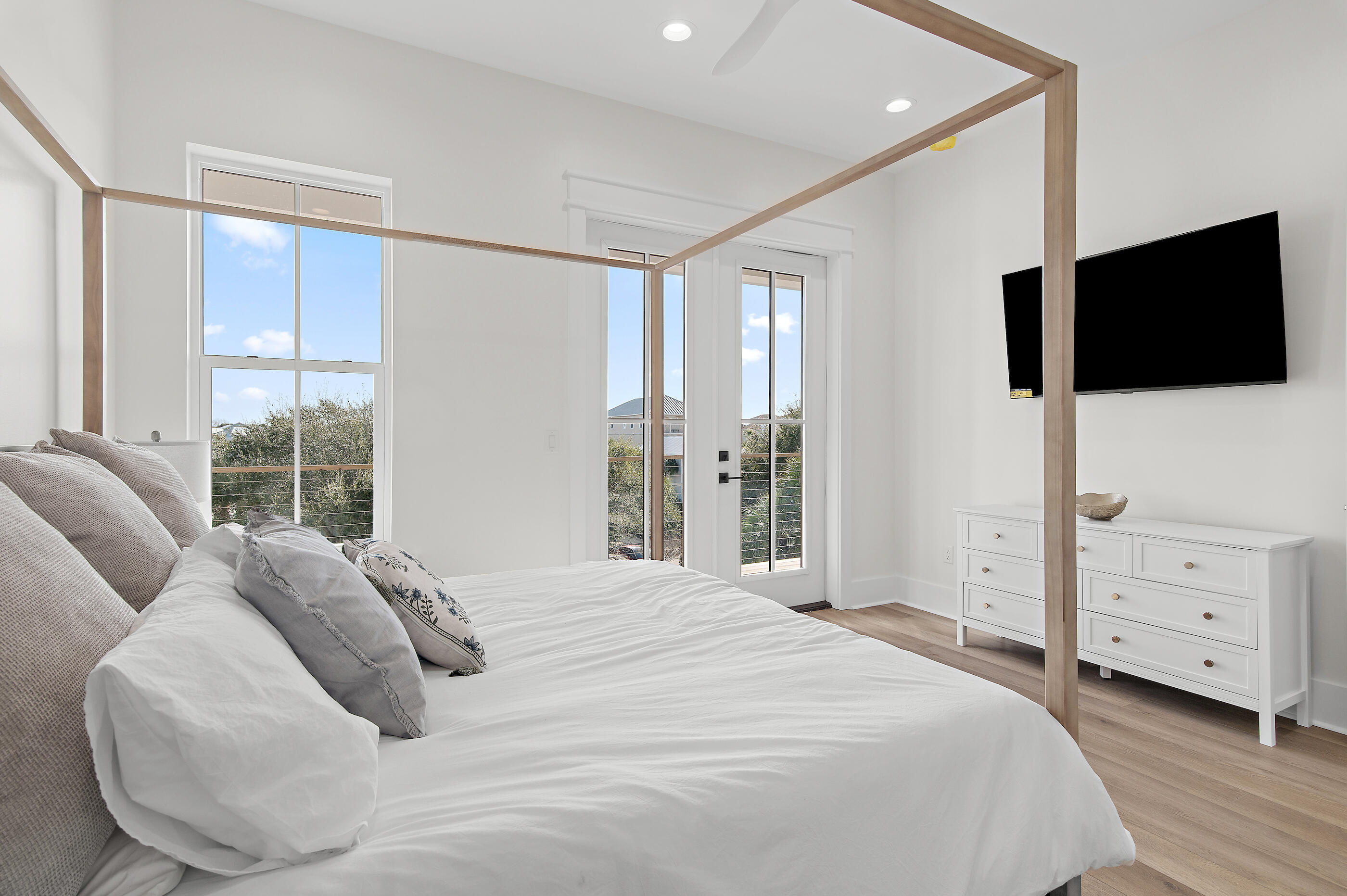 EMERALD WATERS VILLAGE - Residential