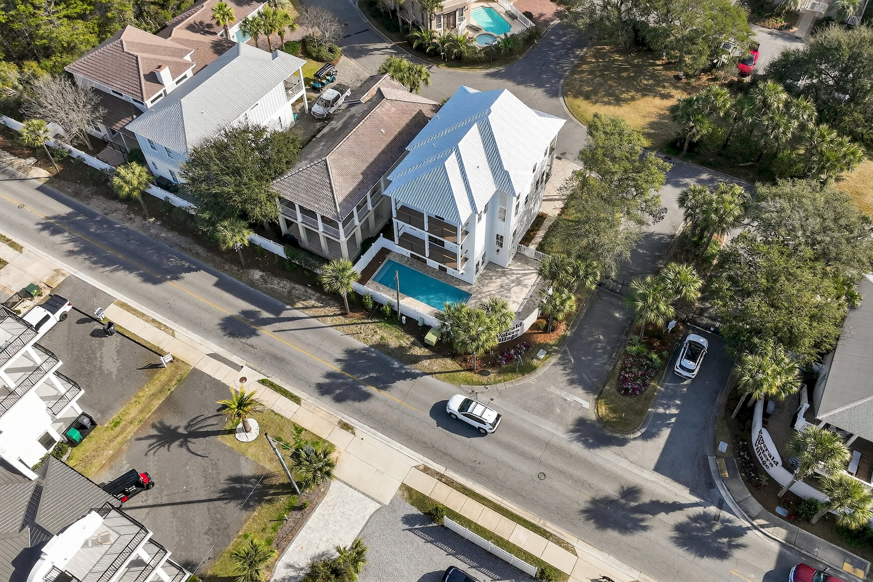 EMERALD WATERS VILLAGE - Residential