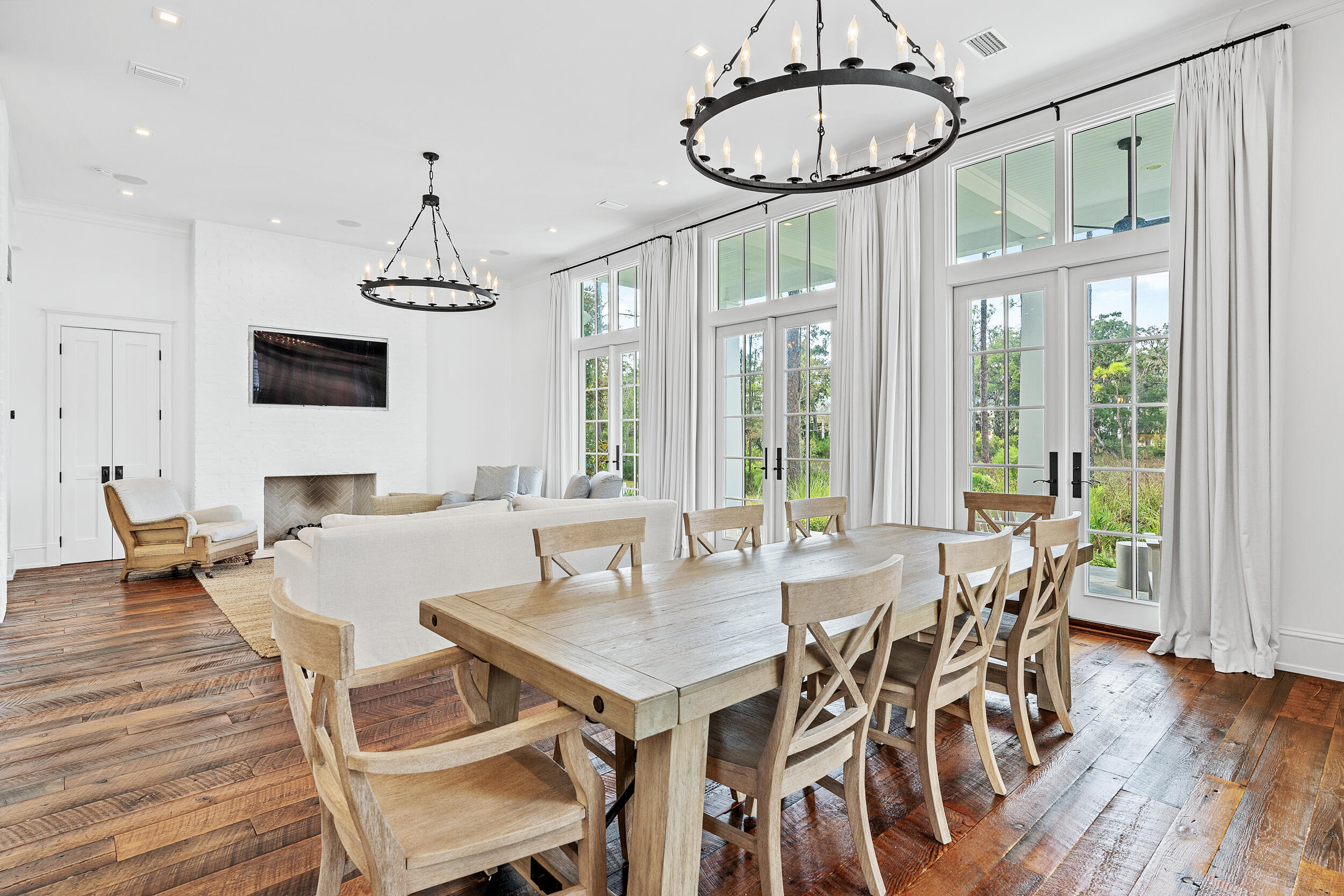 CHURCHILL OAKS - Residential