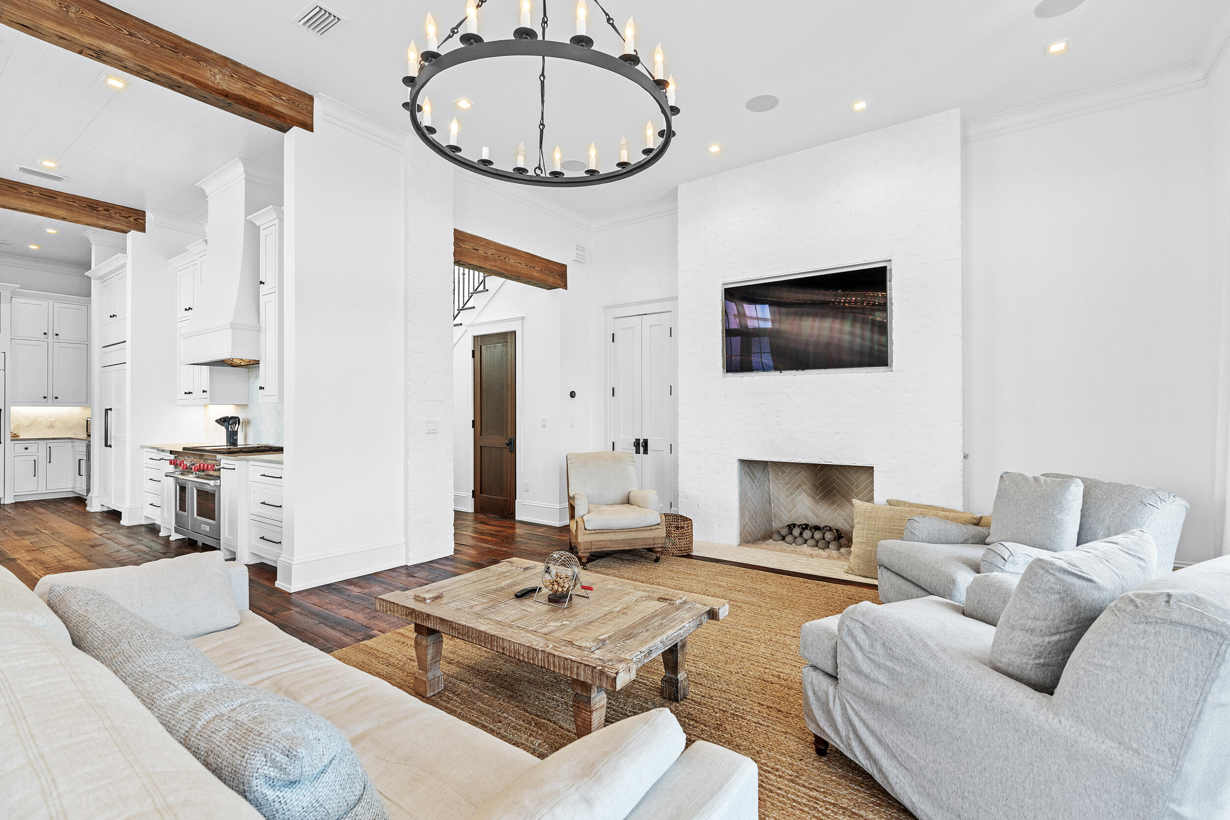 CHURCHILL OAKS - Residential