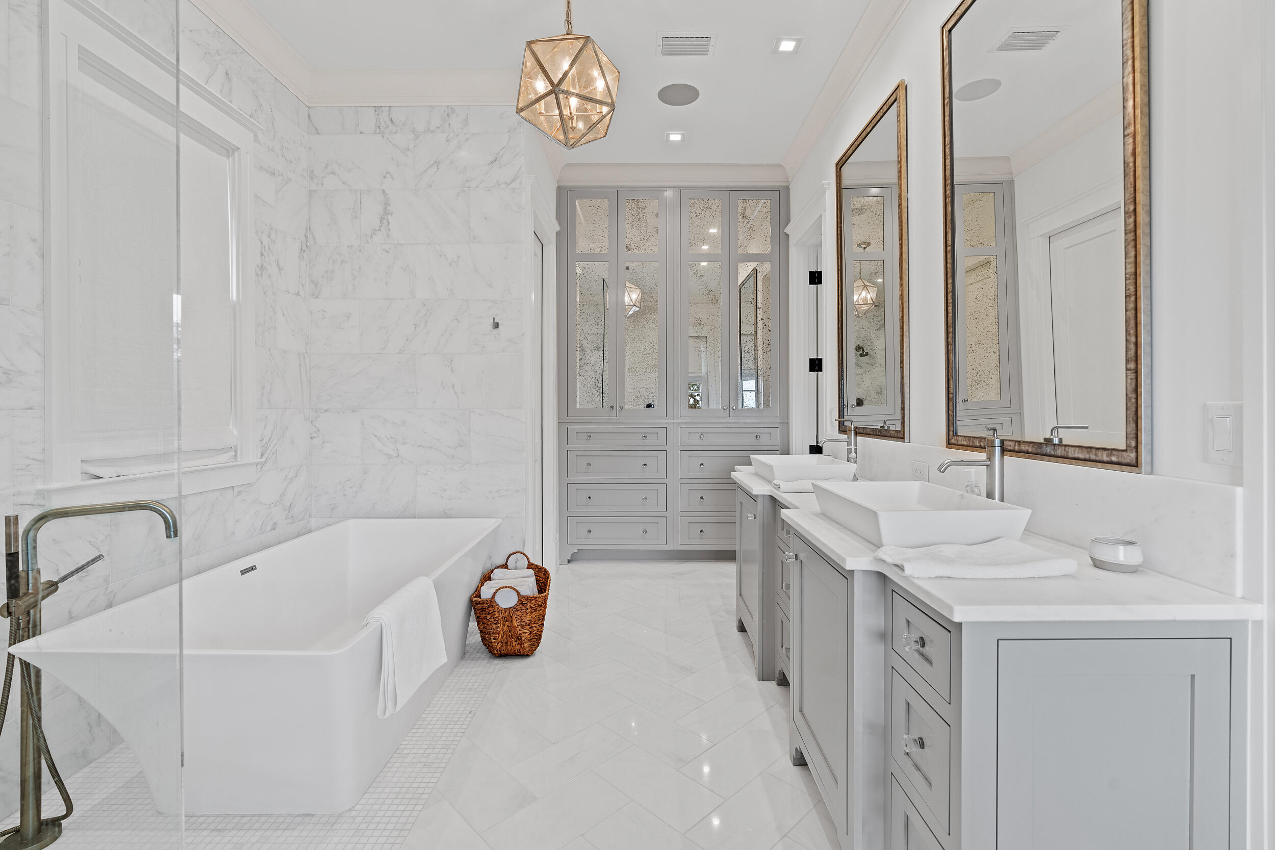 CHURCHILL OAKS - Residential