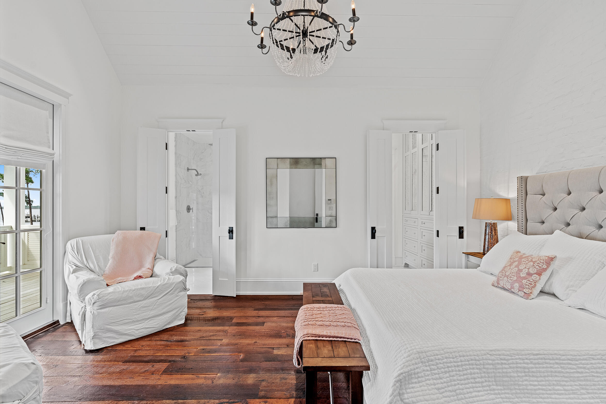 CHURCHILL OAKS - Residential