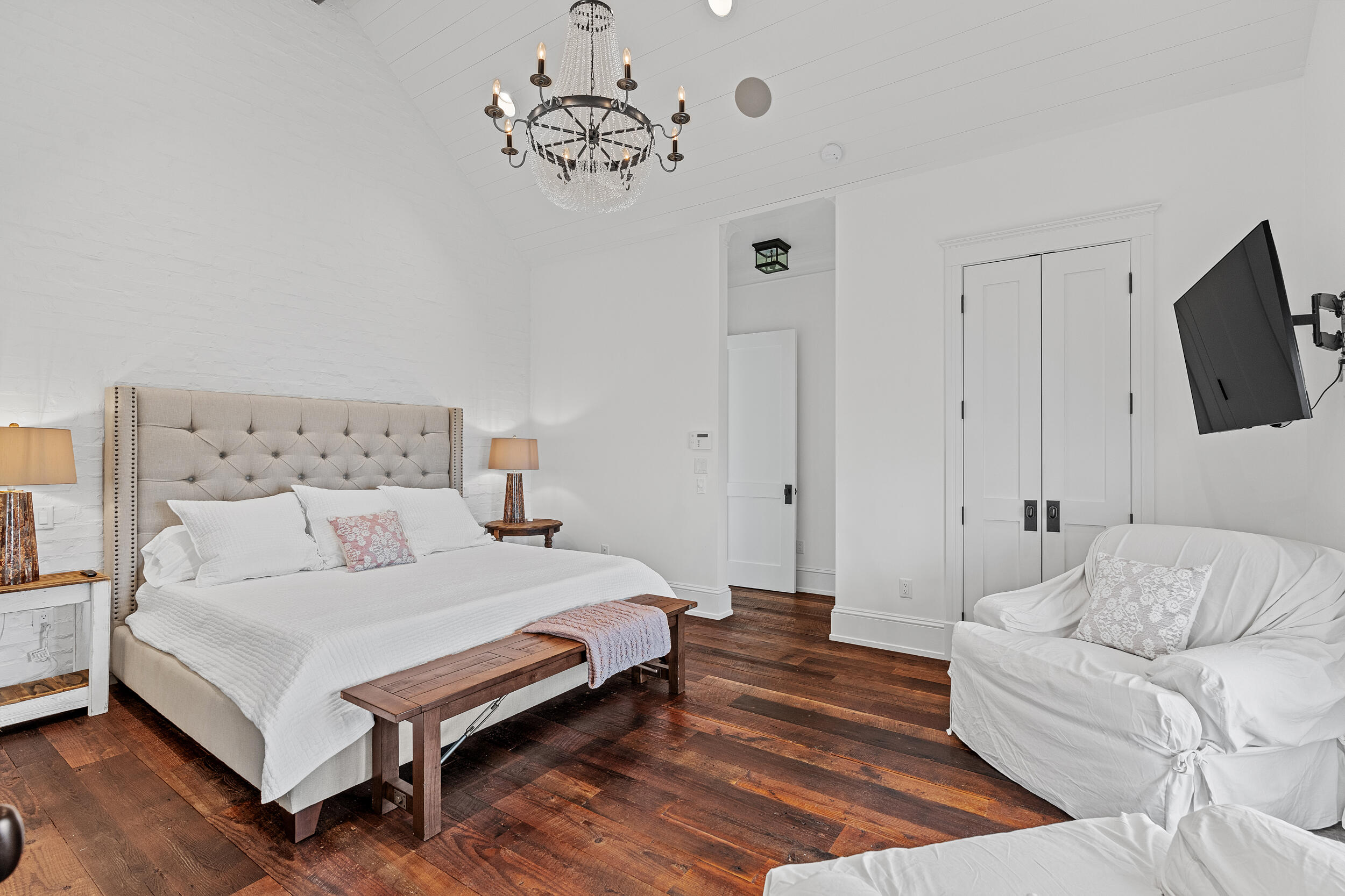 CHURCHILL OAKS - Residential