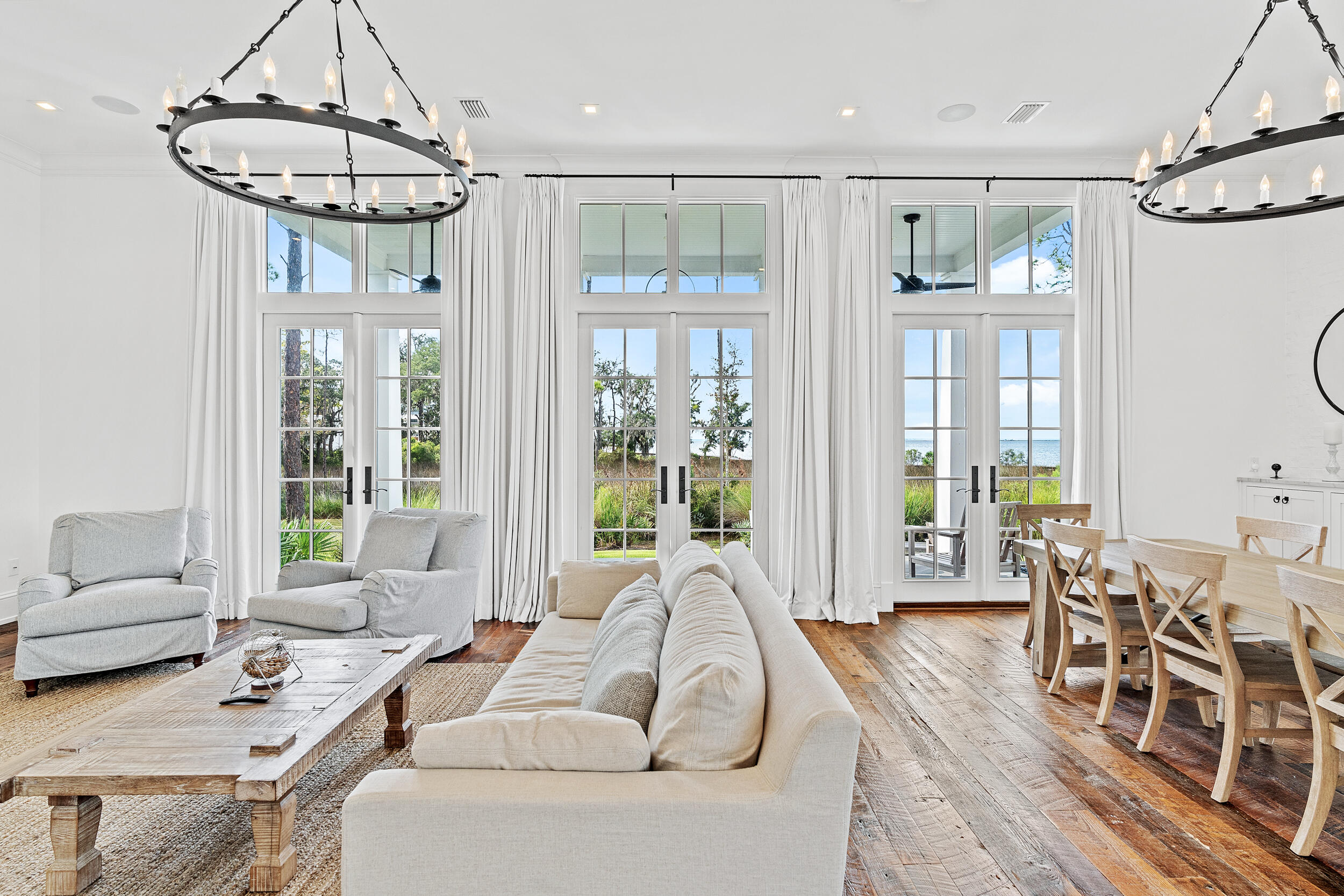 CHURCHILL OAKS - Residential