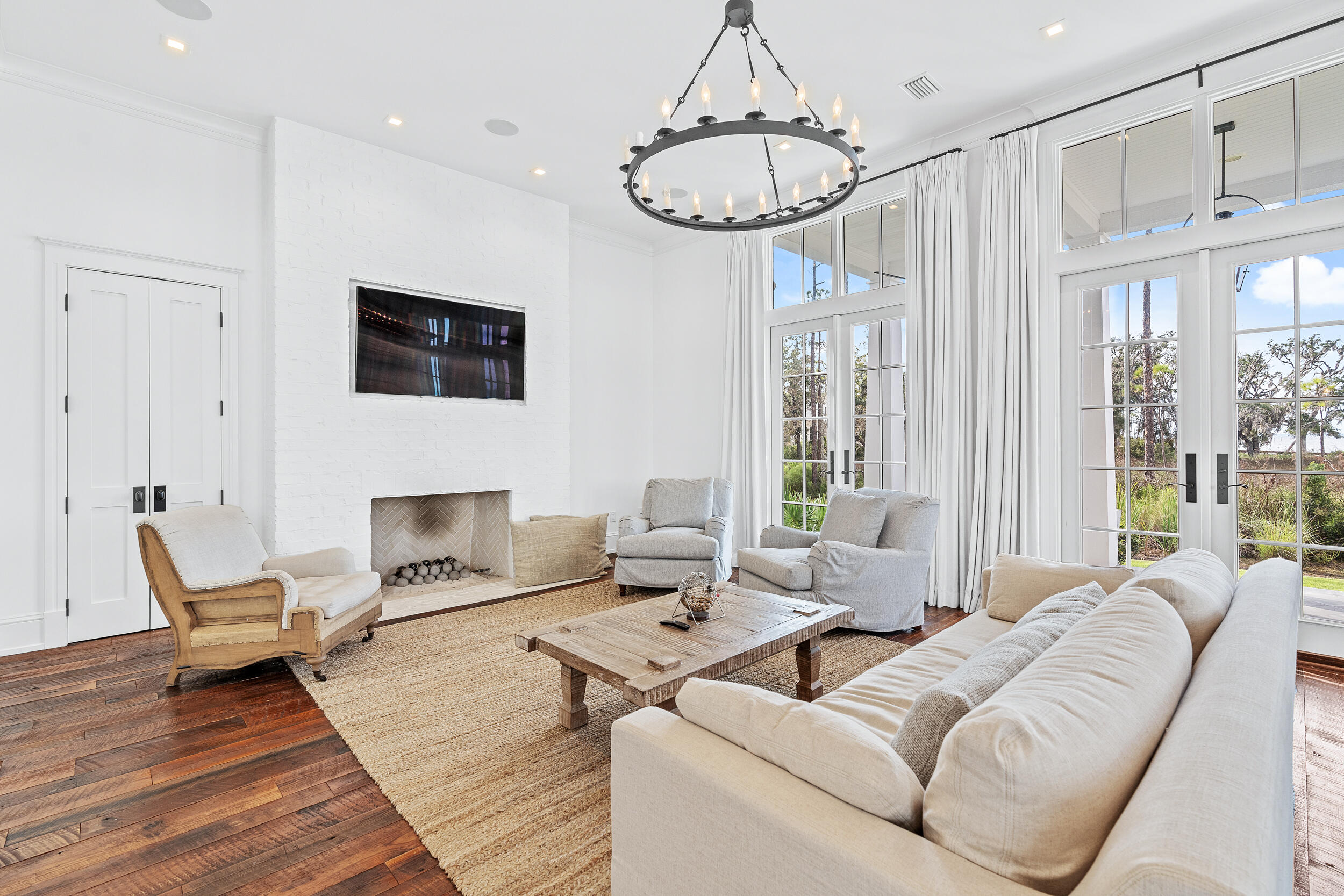 CHURCHILL OAKS - Residential