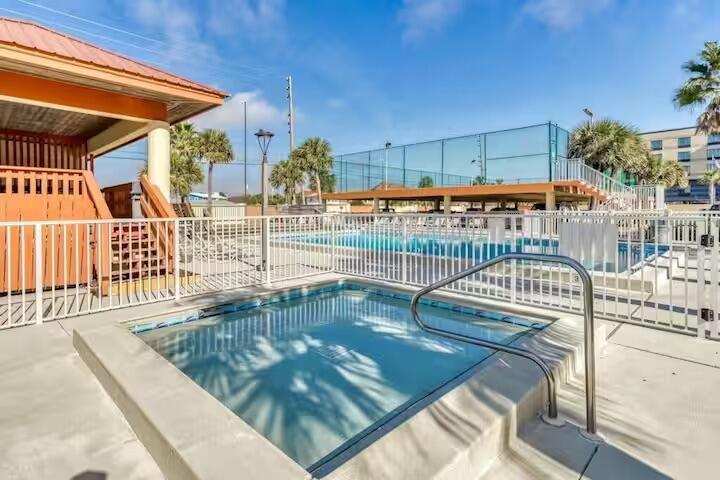 SURF DWELLER CONDO - Residential
