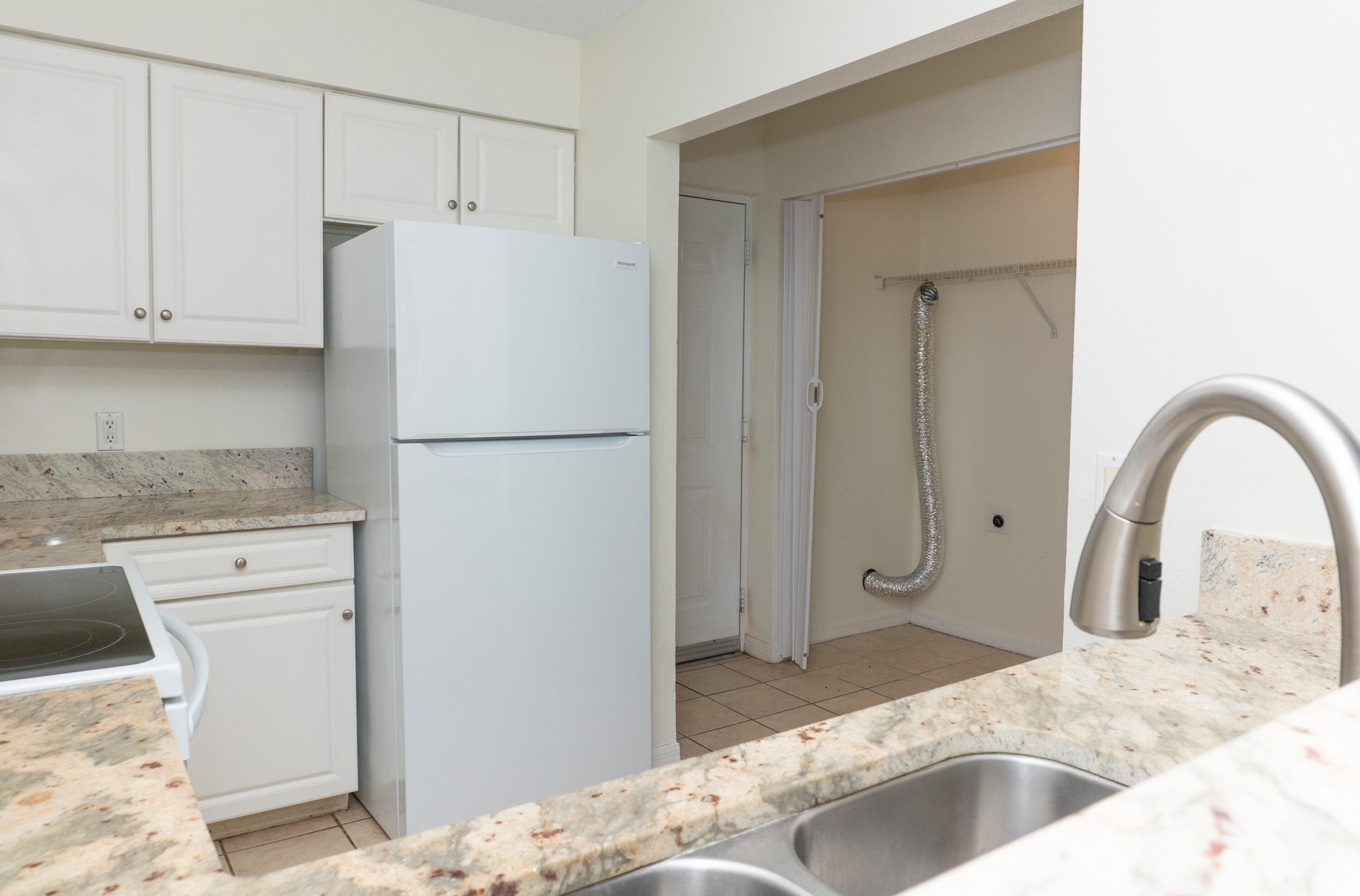 FLORIDA CLUB - Residential Lease