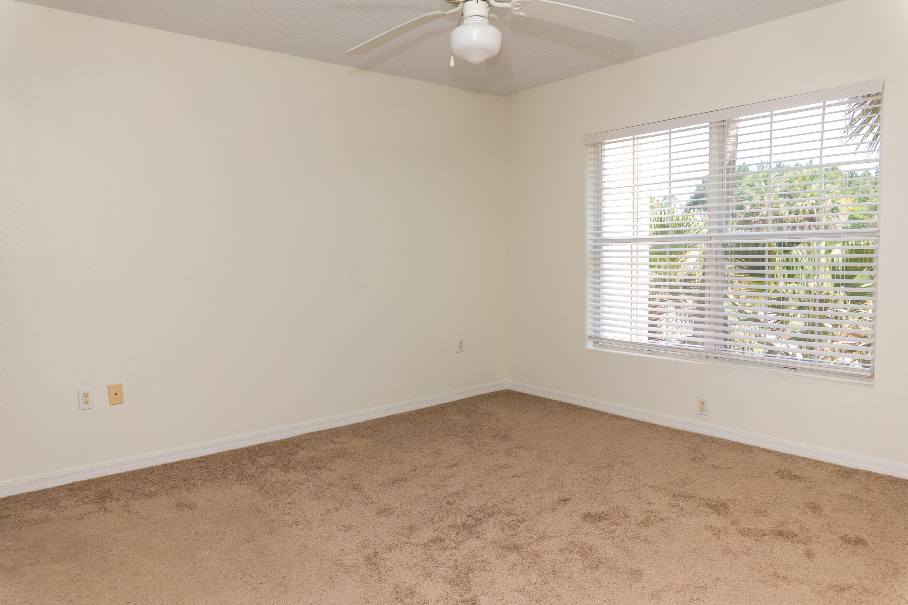 FLORIDA CLUB - Residential Lease